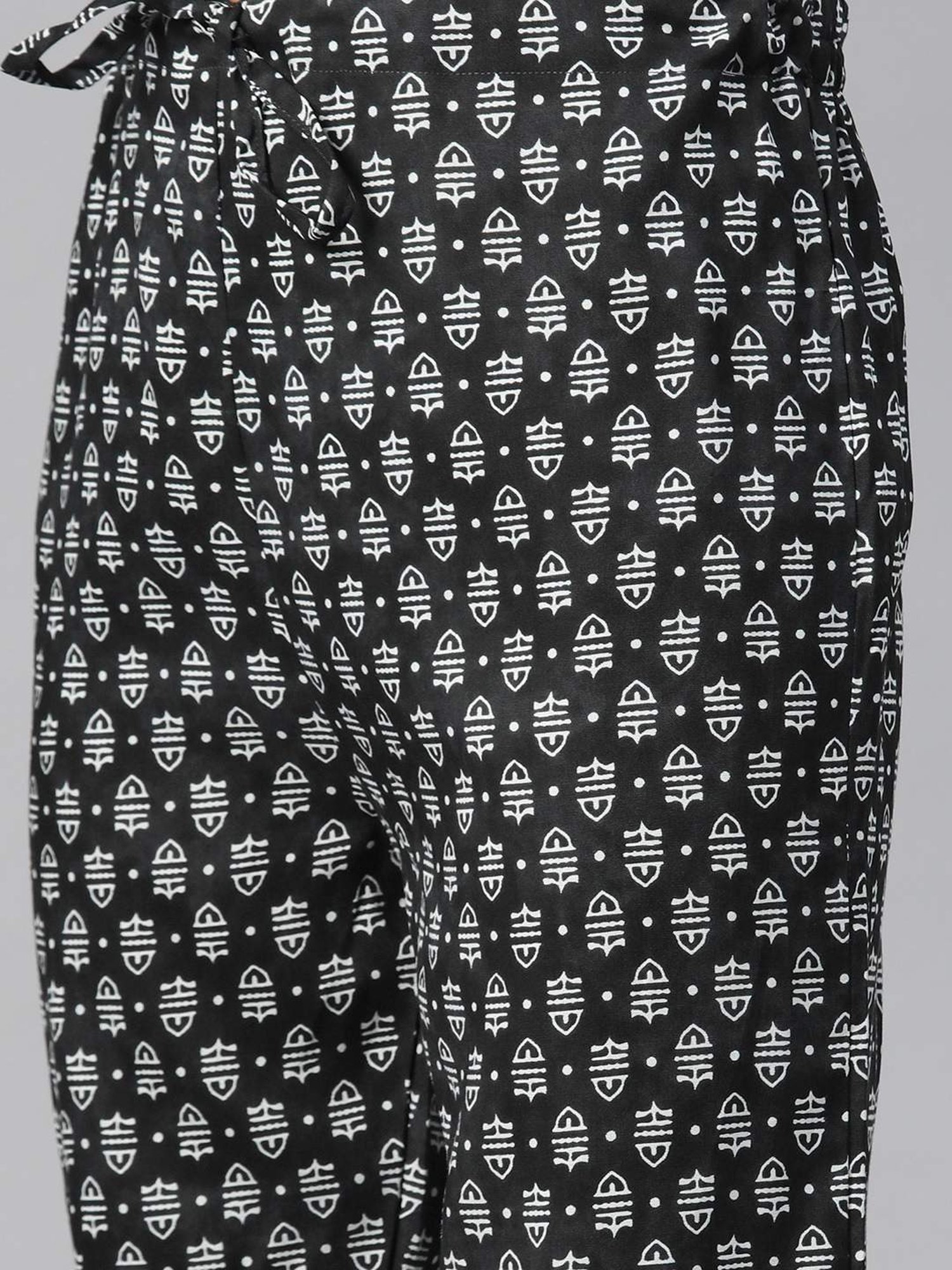 READIPRINT FASHIONS Black Floral Print Kurta Pant Set