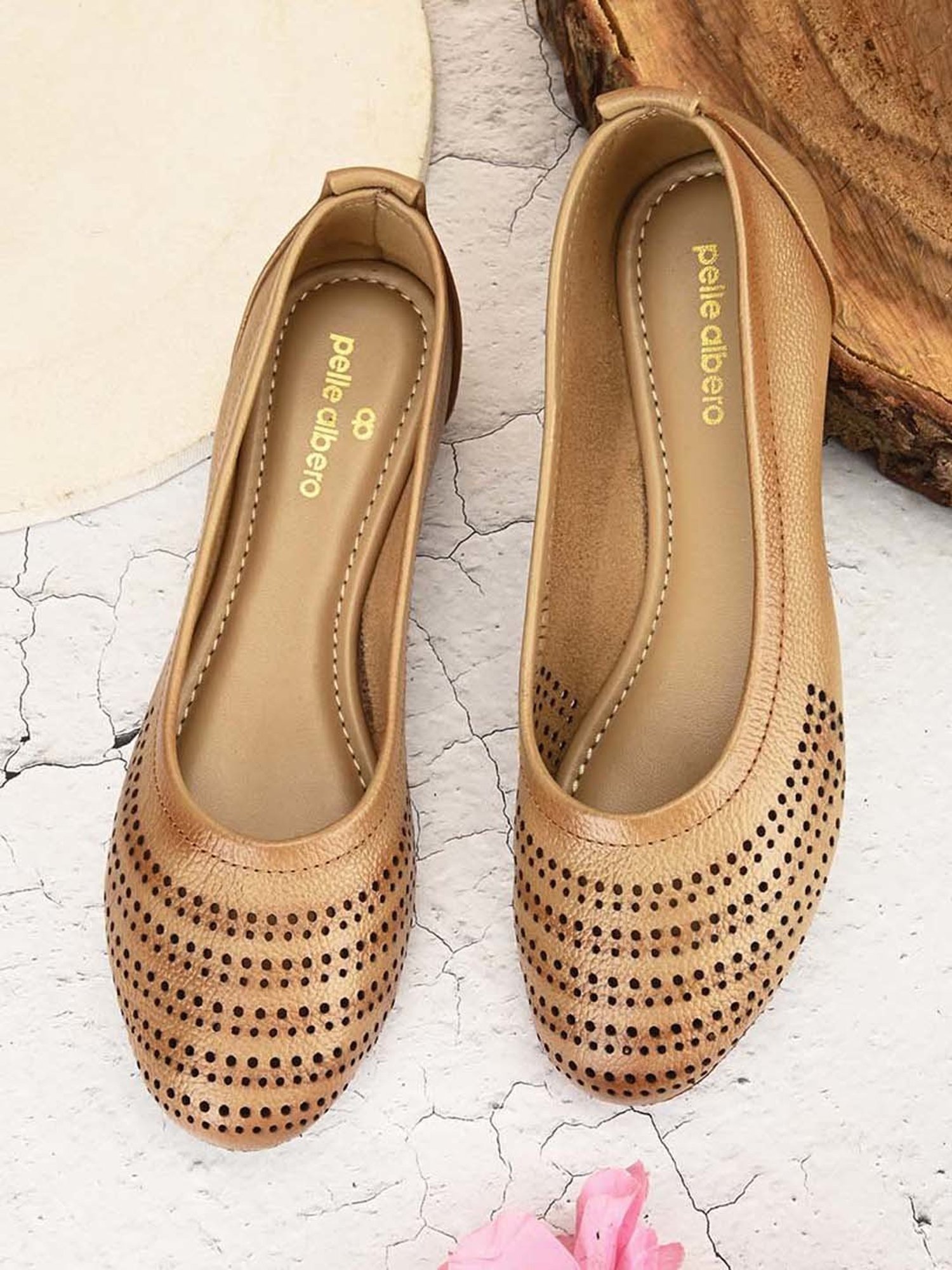 Pelle Albero Women's Beige Flat Ballets