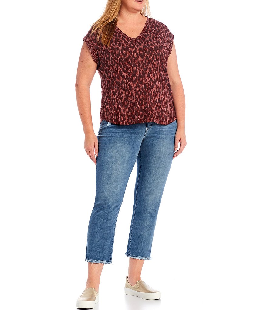 Democracy Plus Size Leopard Print V-Neck Short Cuffed Short Sleeve Tee