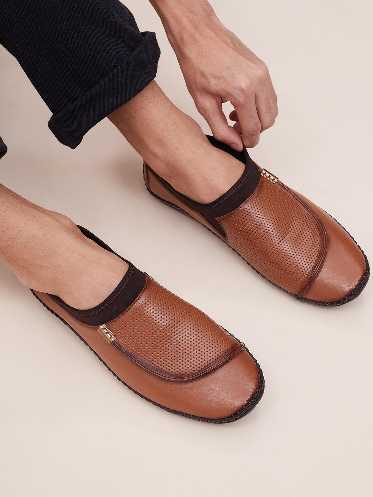 Hitz Men's Tan Casual Loafers