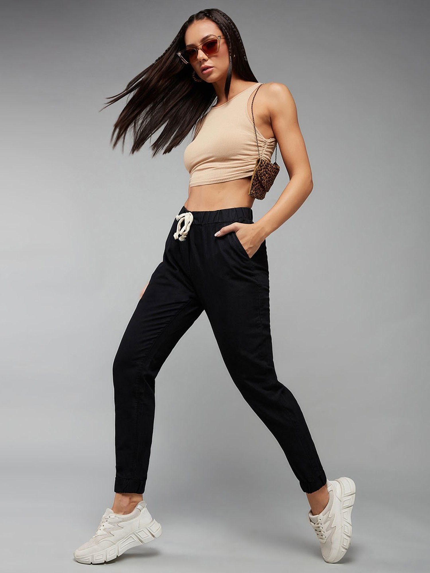 DOLCE CRUDO Black Denim Regular Fit Mid Rise Joggers