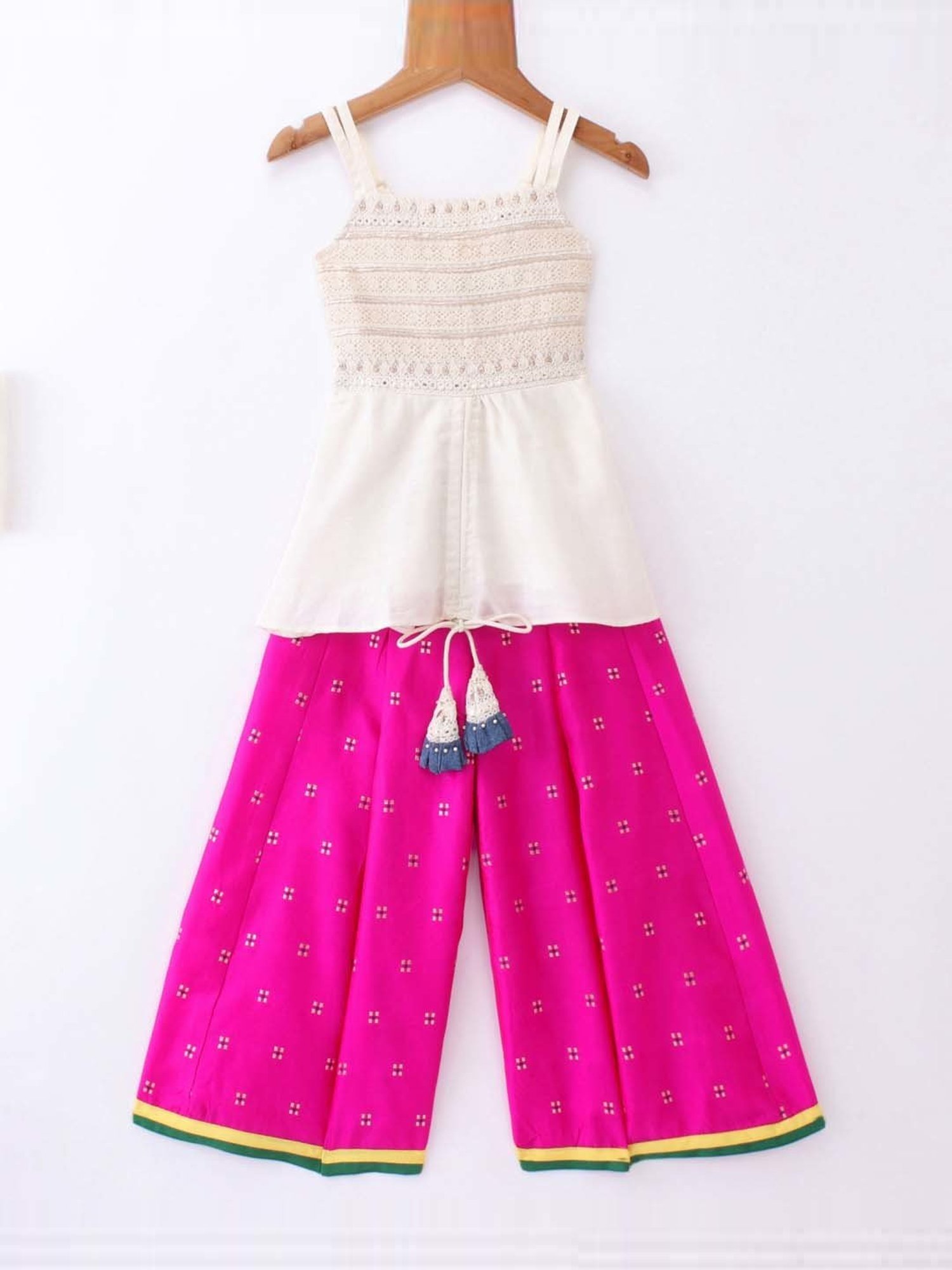 TWISHA Kids Off-White & Pink Embroidered Top Set