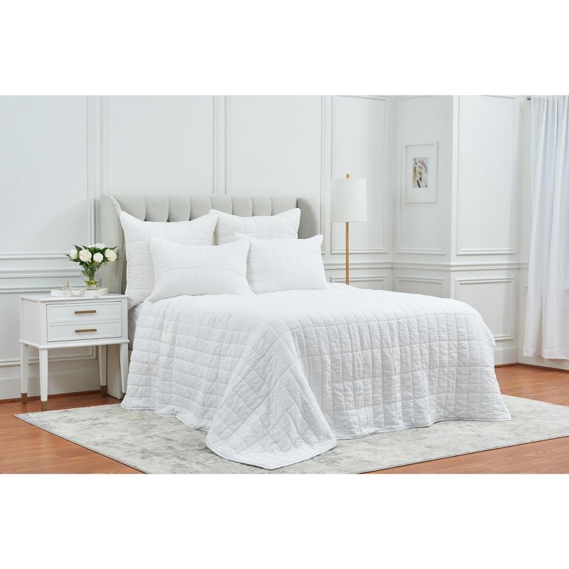 EY Essentials Odine Dove Queen Quilt