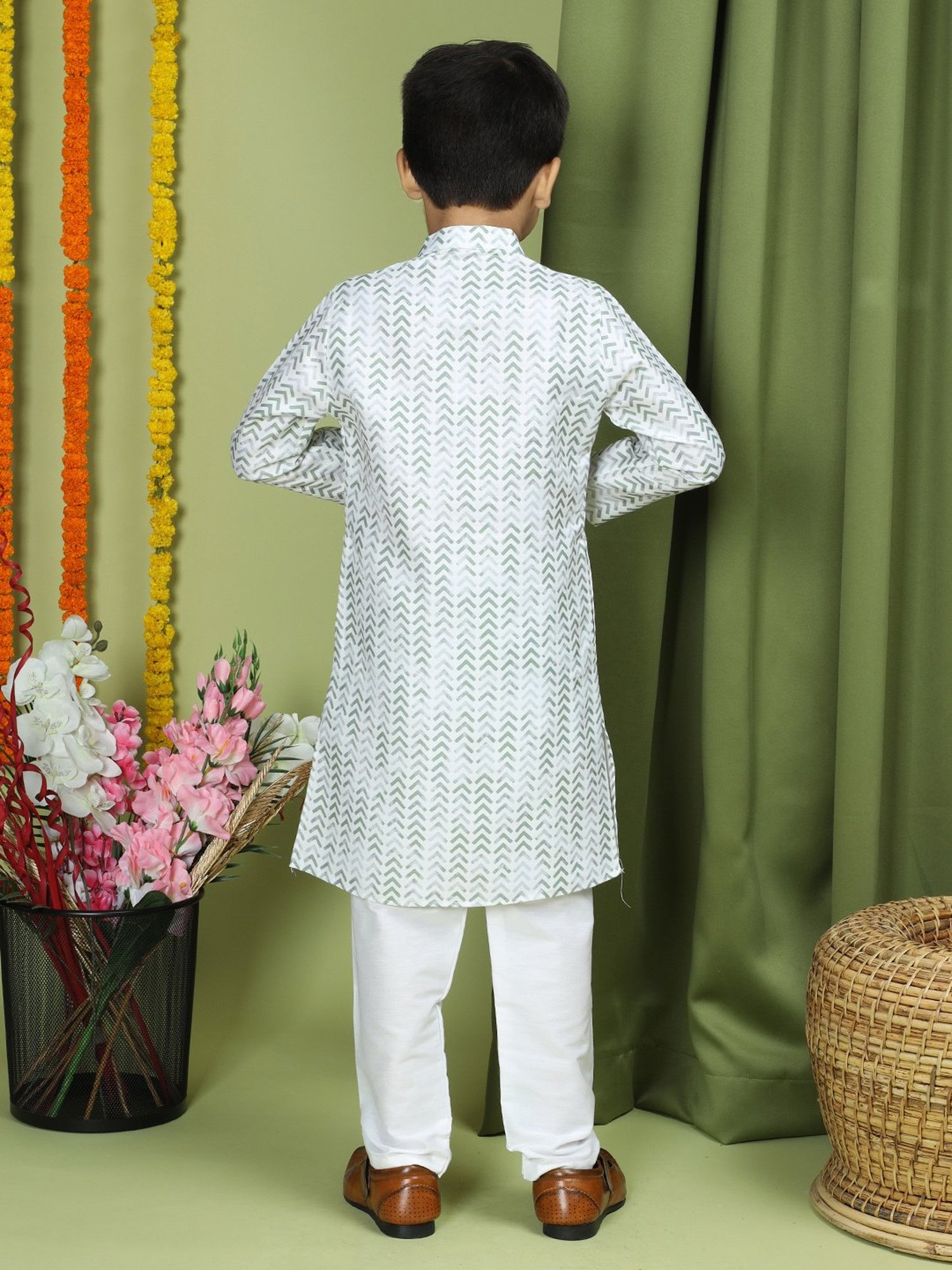 TABARD Kids White & Green Printed Full Sleeves Kurta with Pyjamas