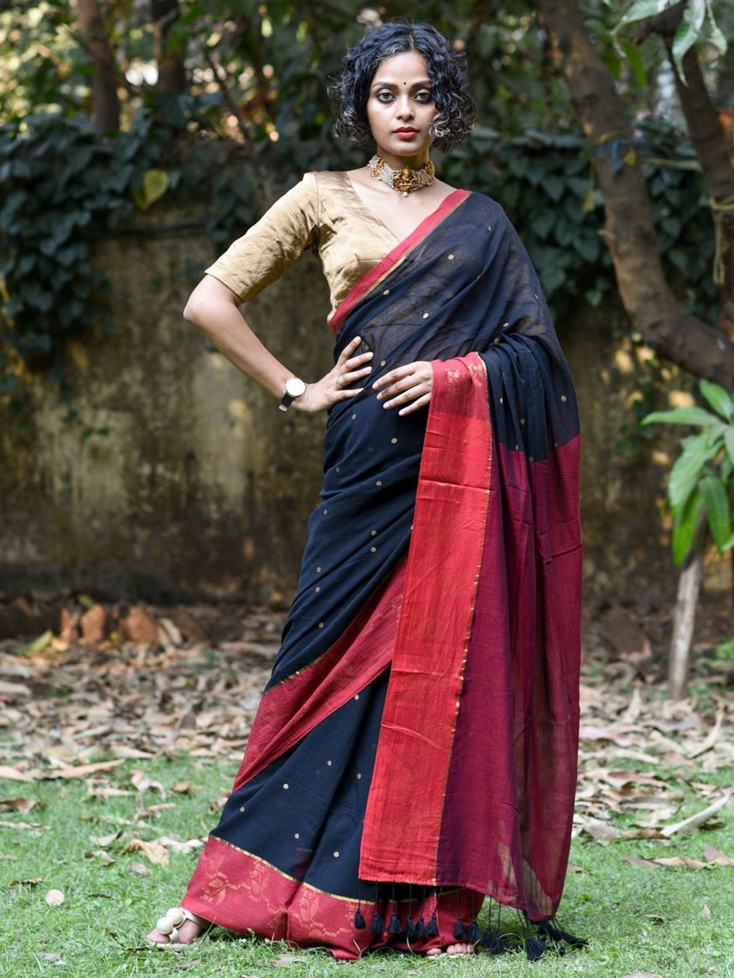 Suta Black Cotton Woven Saree Without Blouse