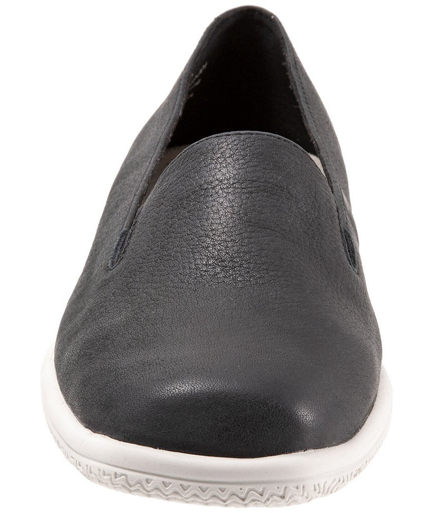 Trotters Universal Leather Slip-Ons