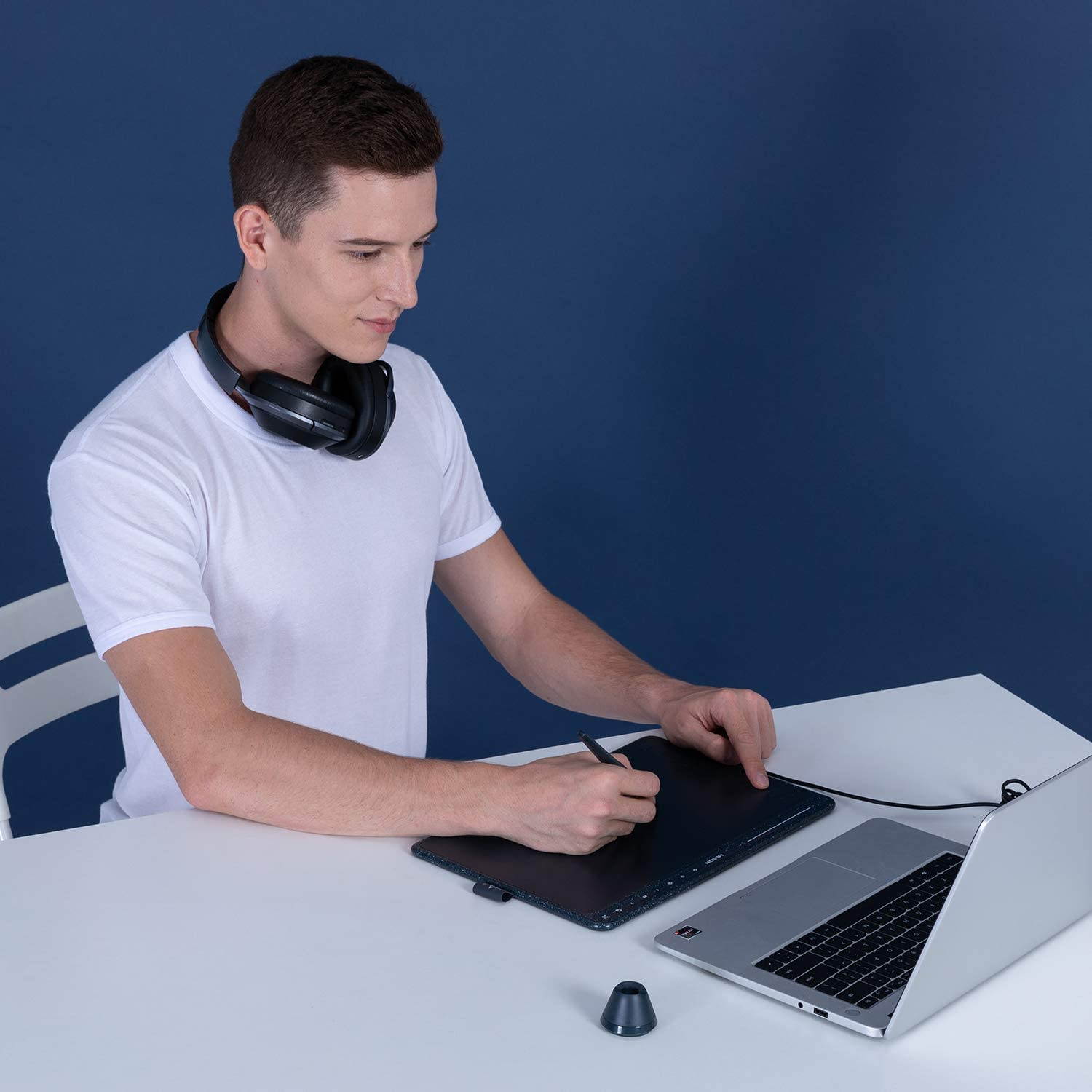 2020 Huion HS611 Graphics Drawing Tablet Android Supported Pen Tablet Tilt Function Battery-Free Stylus 8192 Pen Pressure with 8 Multimedia Keys 10 Express Keys and Touch Strip(Starry Blue)