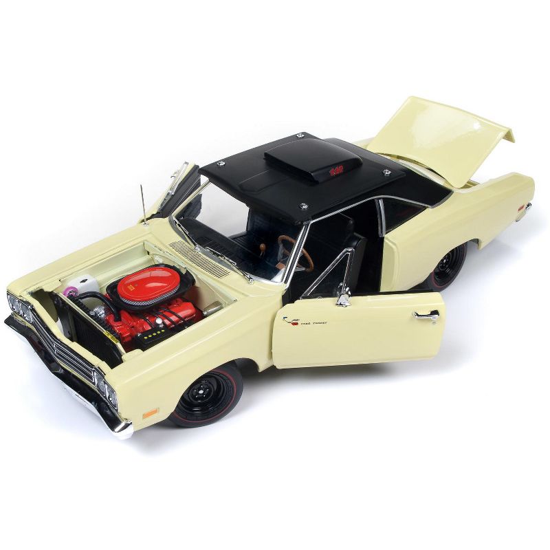 1969/5 Plymouth Road Runner Coupe Sunfire Yellow w/Black Top Class of 1969 Ltd Ed 1002 pcs 1/18 Diecast Car by Autoworld