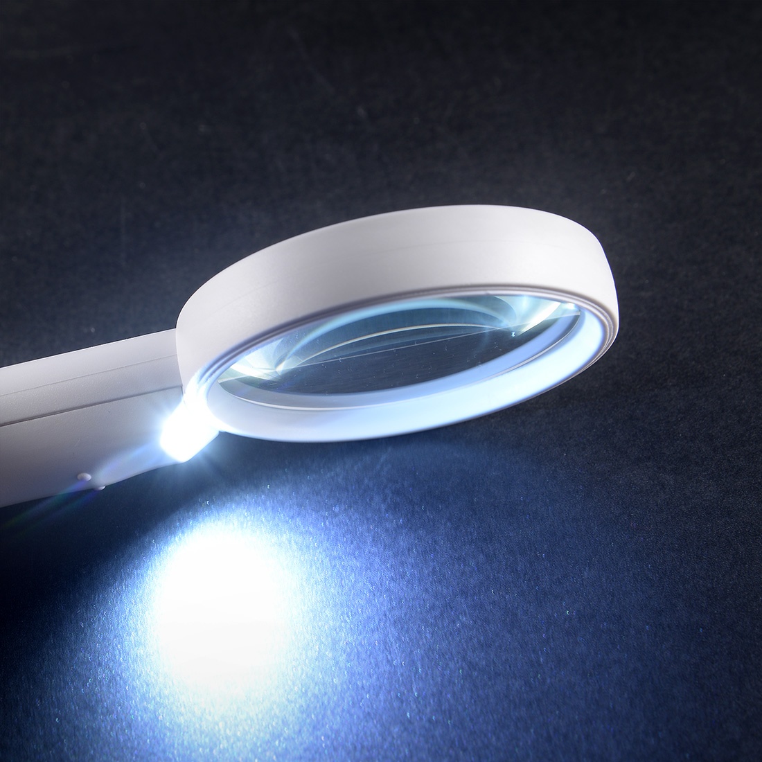 Magnifying Glass with Light, 3X LED Illuminated Handheld Magnifier 300% Loupe with Handle,for Book and Newspaper ,, Jewelry, Antiques, Coins, Rocks, Stamps, Watches, Repair