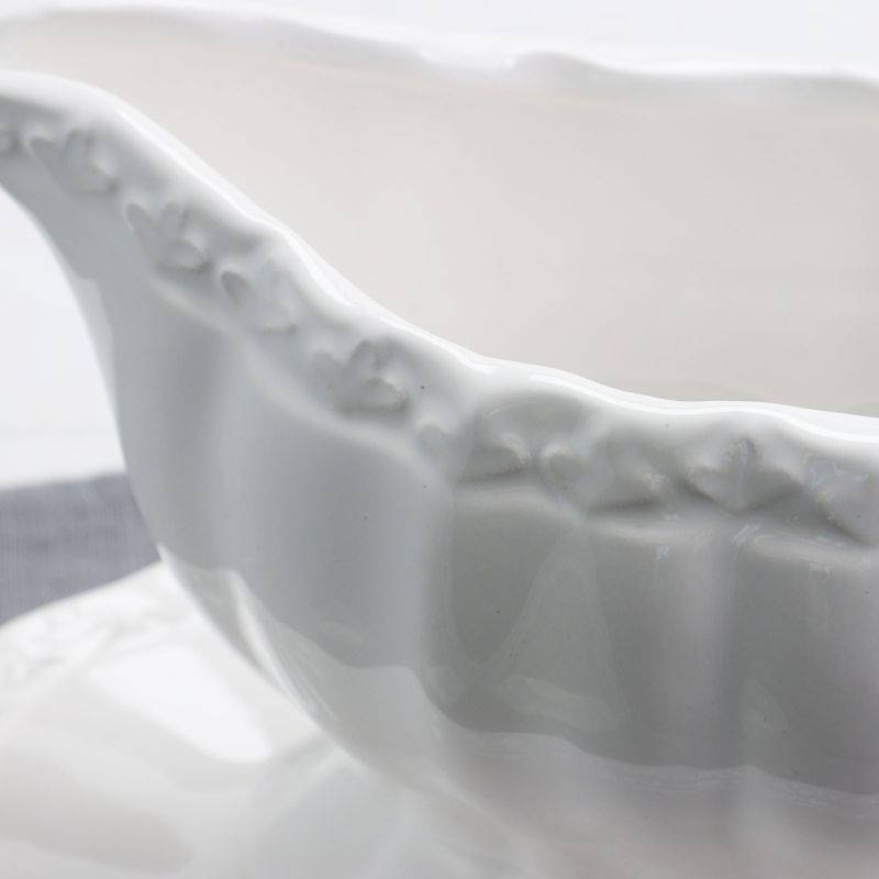 Gibson Home 15 Ounce Caf'e Posh Gravy Boat With Saucer in White