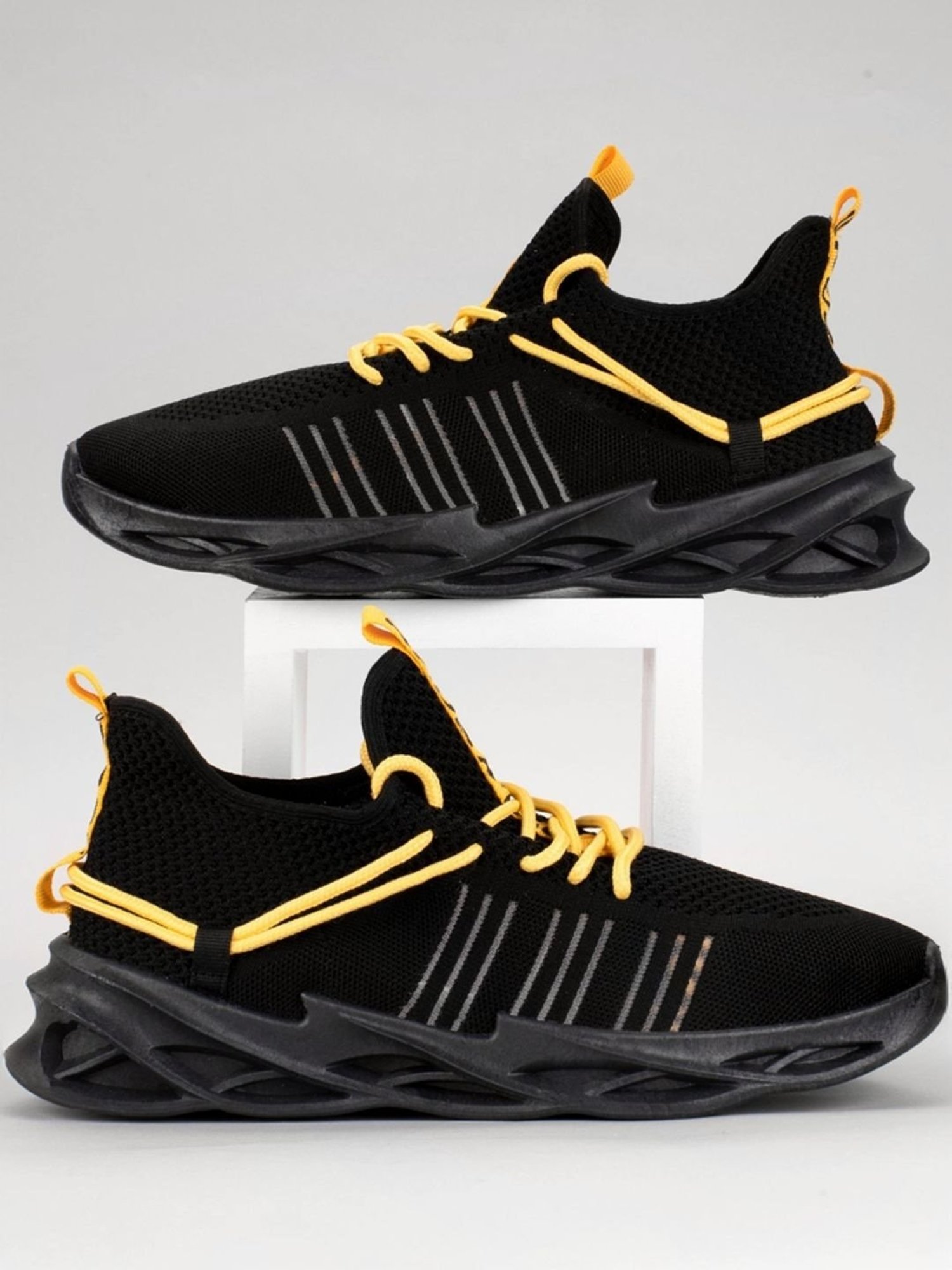 Rapid Box Men's Black Running Shoes