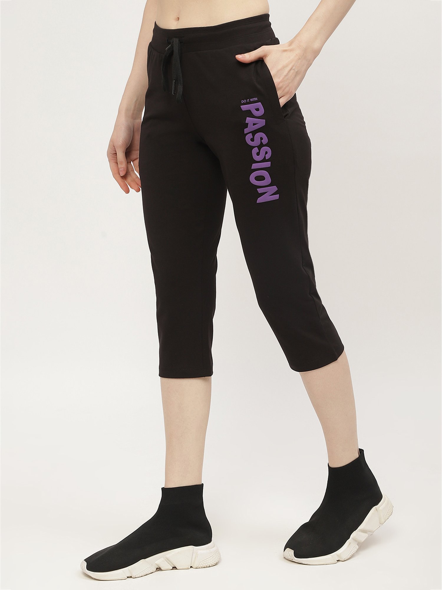 MADAME M Secret Black Cotton Graphic Print Capris