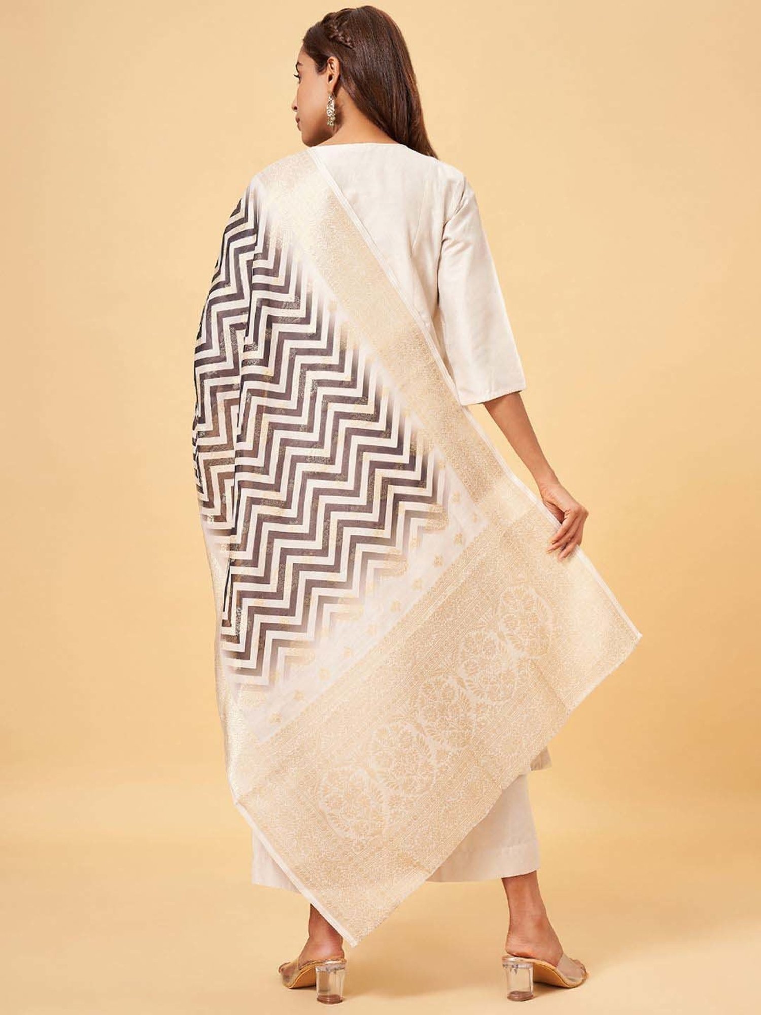 Rangmanch by Pantaloons Beige Plain Kurta Palazzo Set With Dupatta