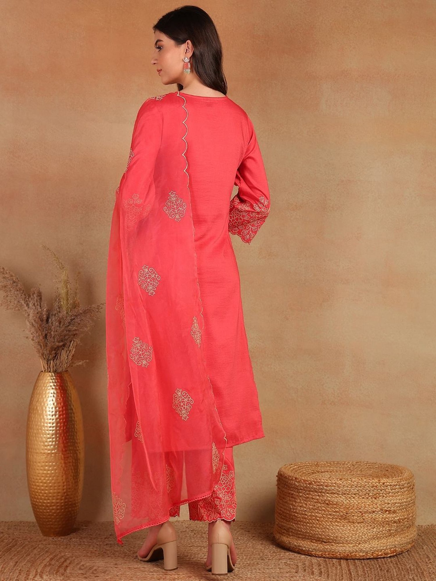 Vaamsi Pink Embroidered Kurta Pant Set With Dupatta