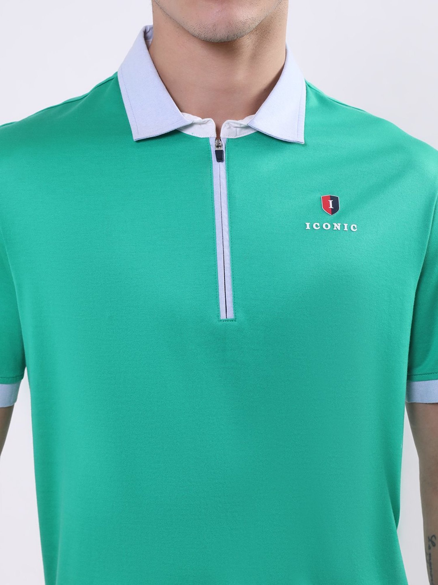 Iconic Men Colourblocked Regular Fit Cotton T-shirt