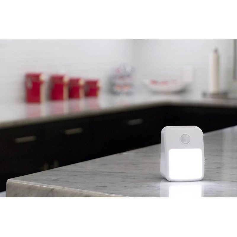 Energizer 40 Lumens Indoor LED Tabletop Motion Sensing Nightlight White