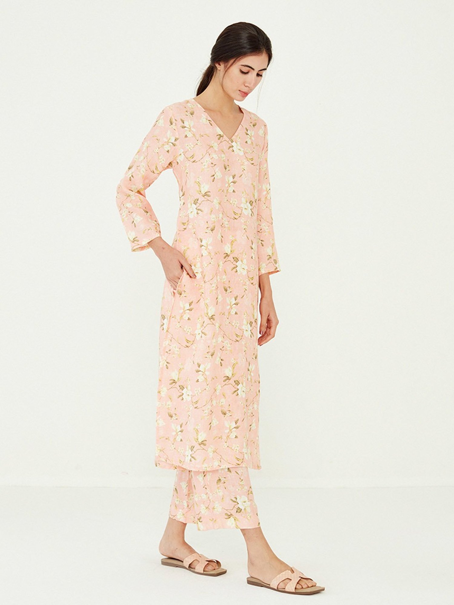 ANCESTRY Peach Floral Print Straight Kurta