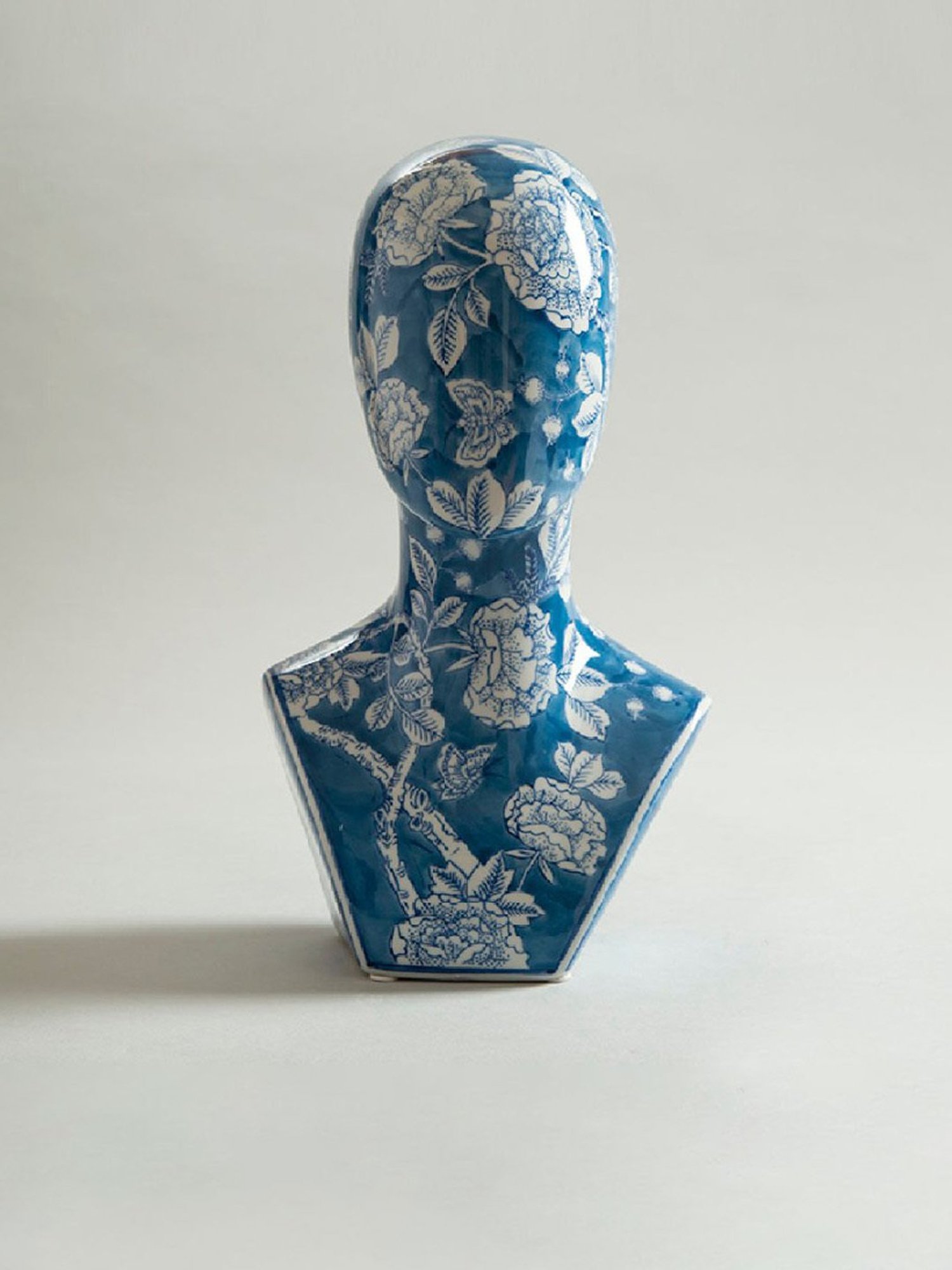 Home4U Blue Porcelain Oriental Human Sculpture