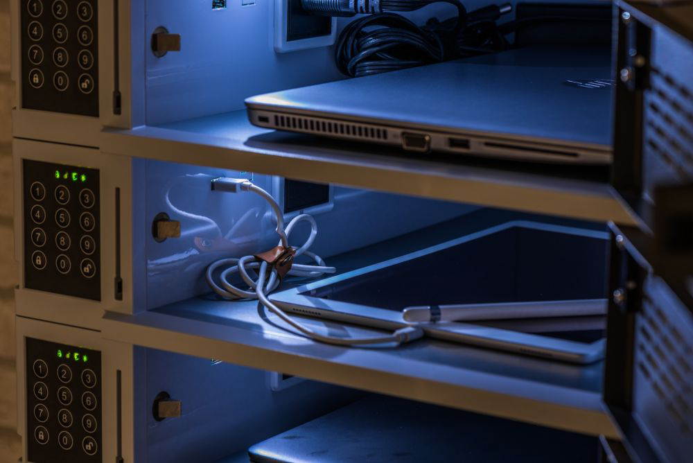 Luxor 5-Bay Charging Locker for Mobile Devices