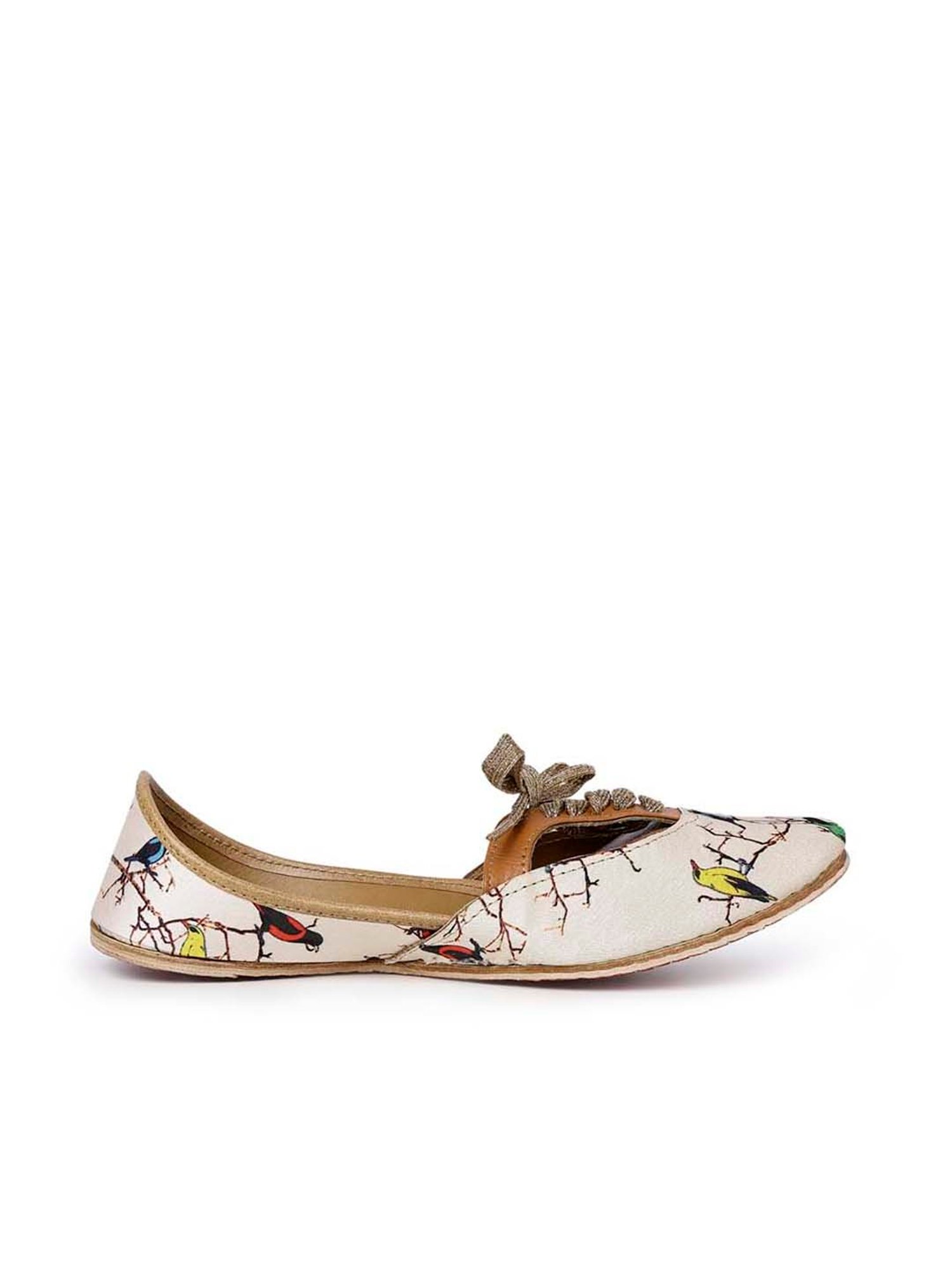 Glam Story Women's Beige Ethnic Juttis