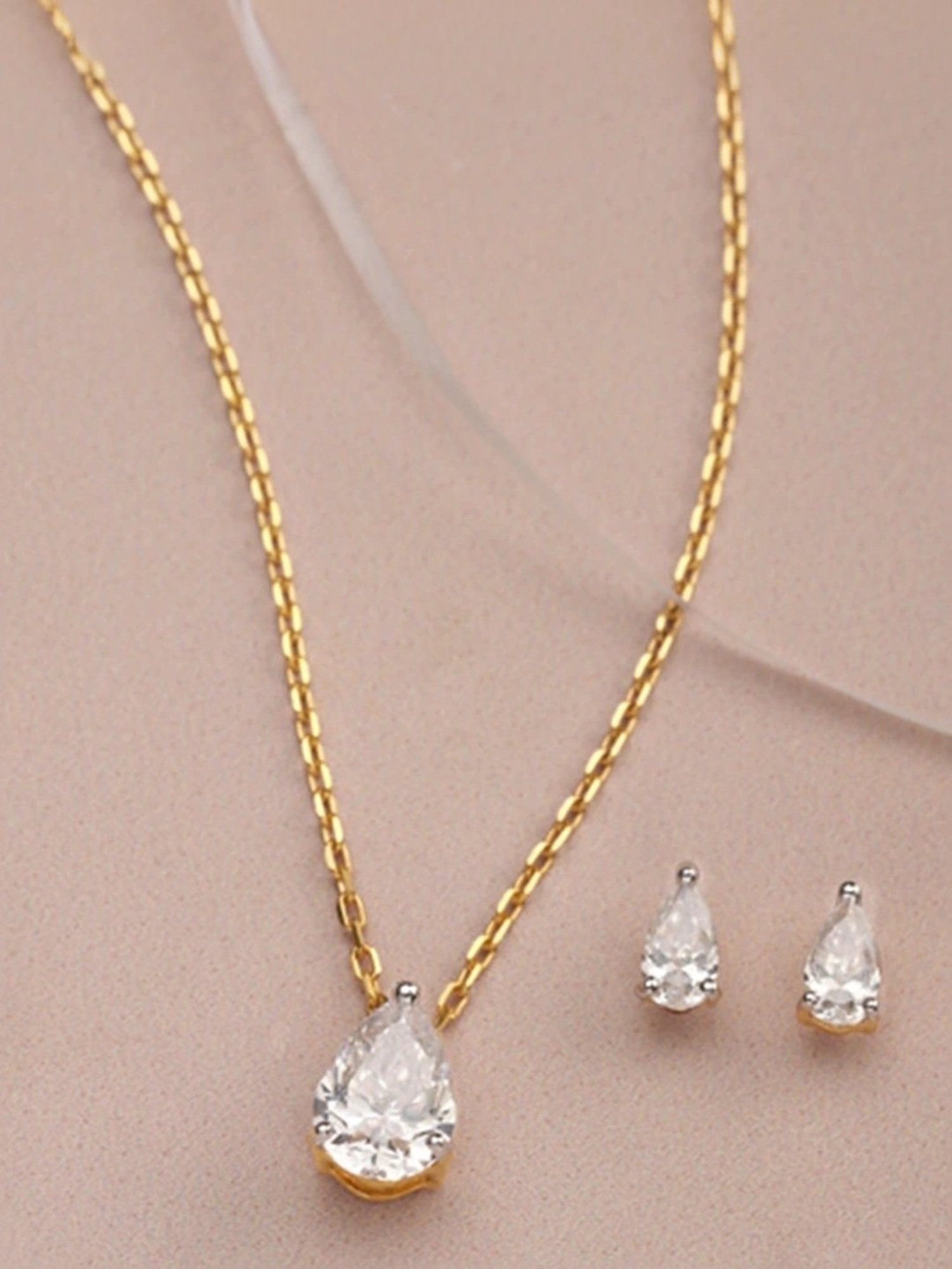 Joyalukkas 22k Love Embrace Gold Pendant