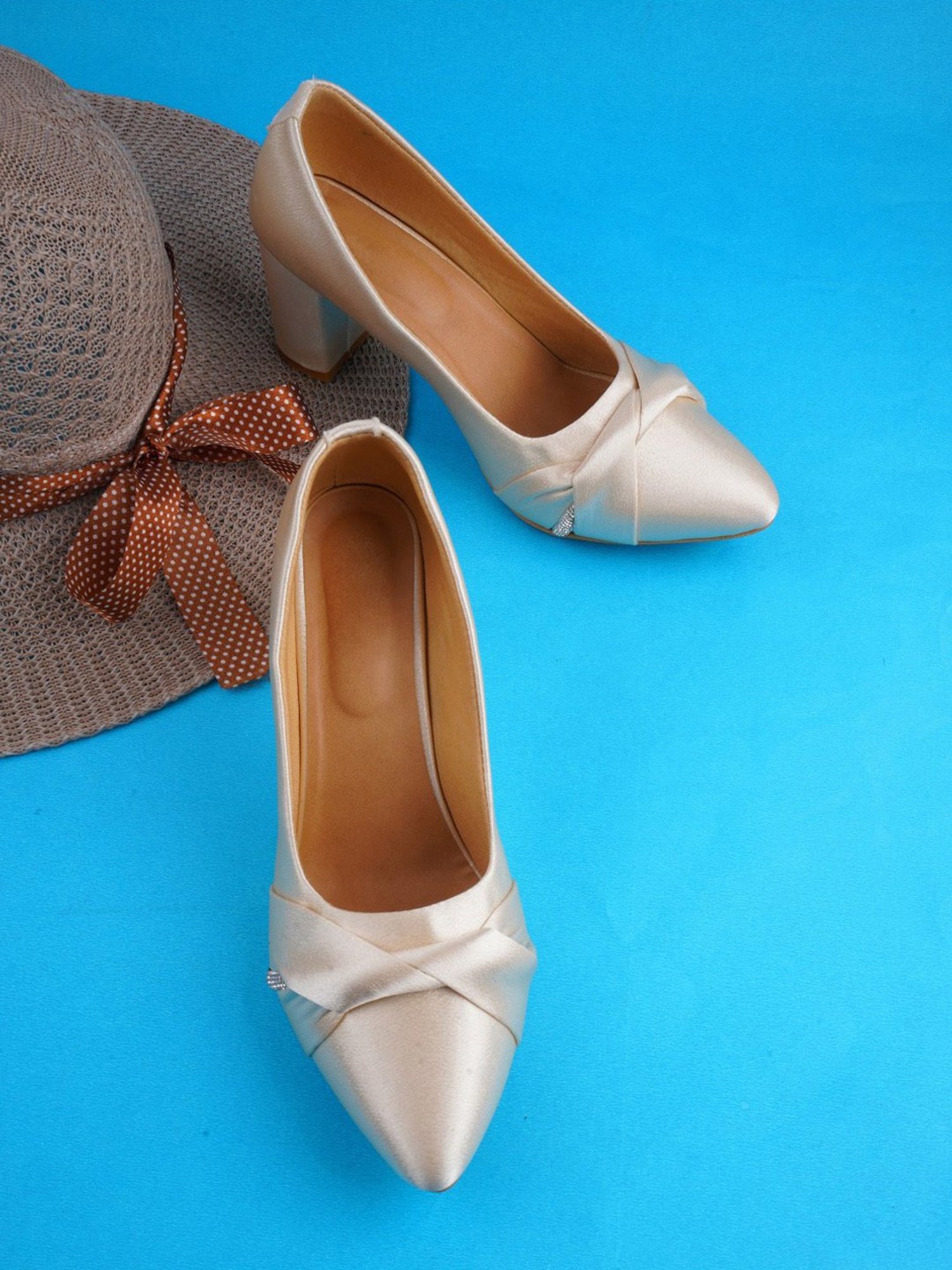 The White Pole Women's Cream Casual Pumps