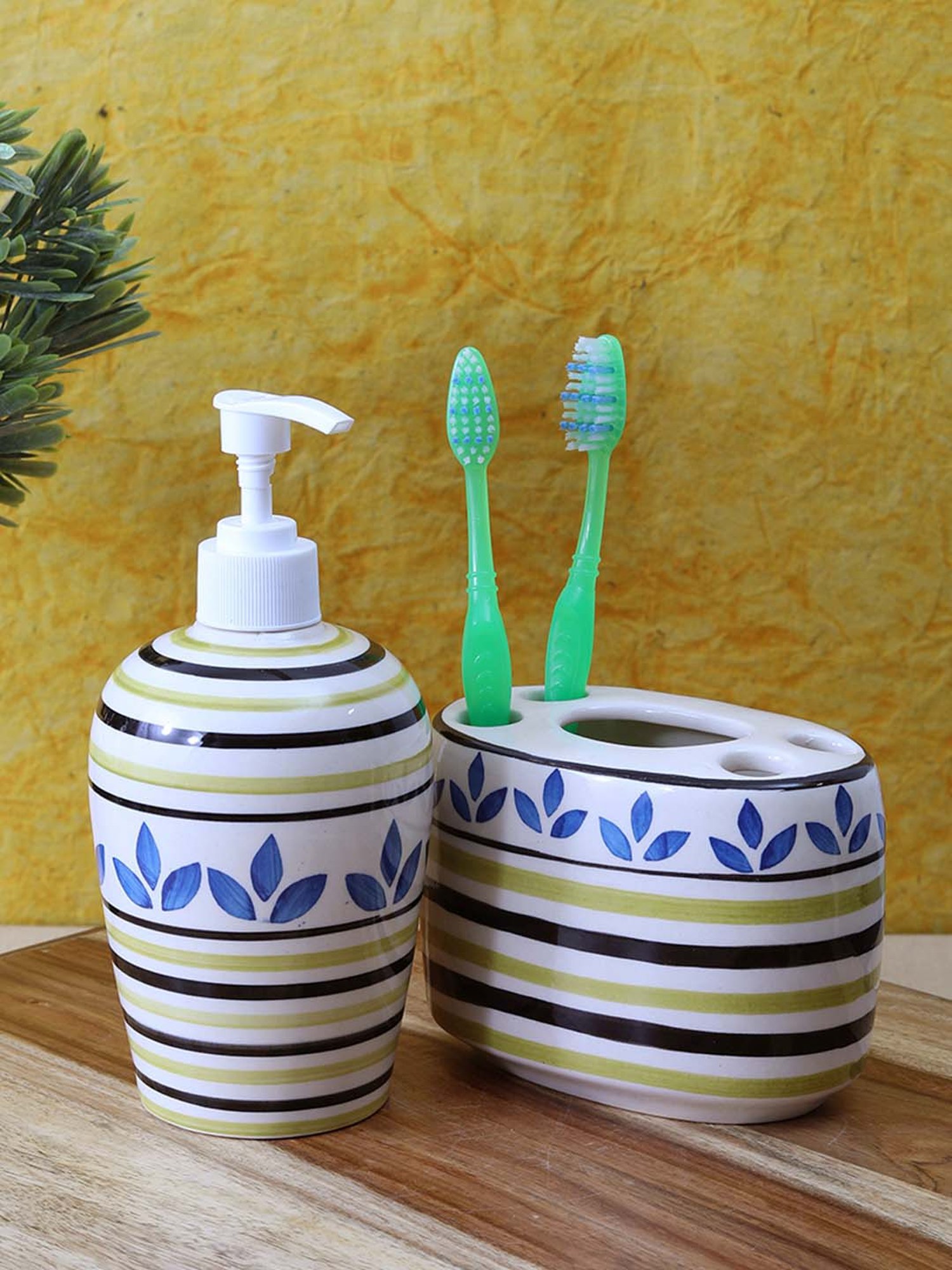 VarEesha Aztec Multicolor Ceramic Bath Accessories - Set of 2