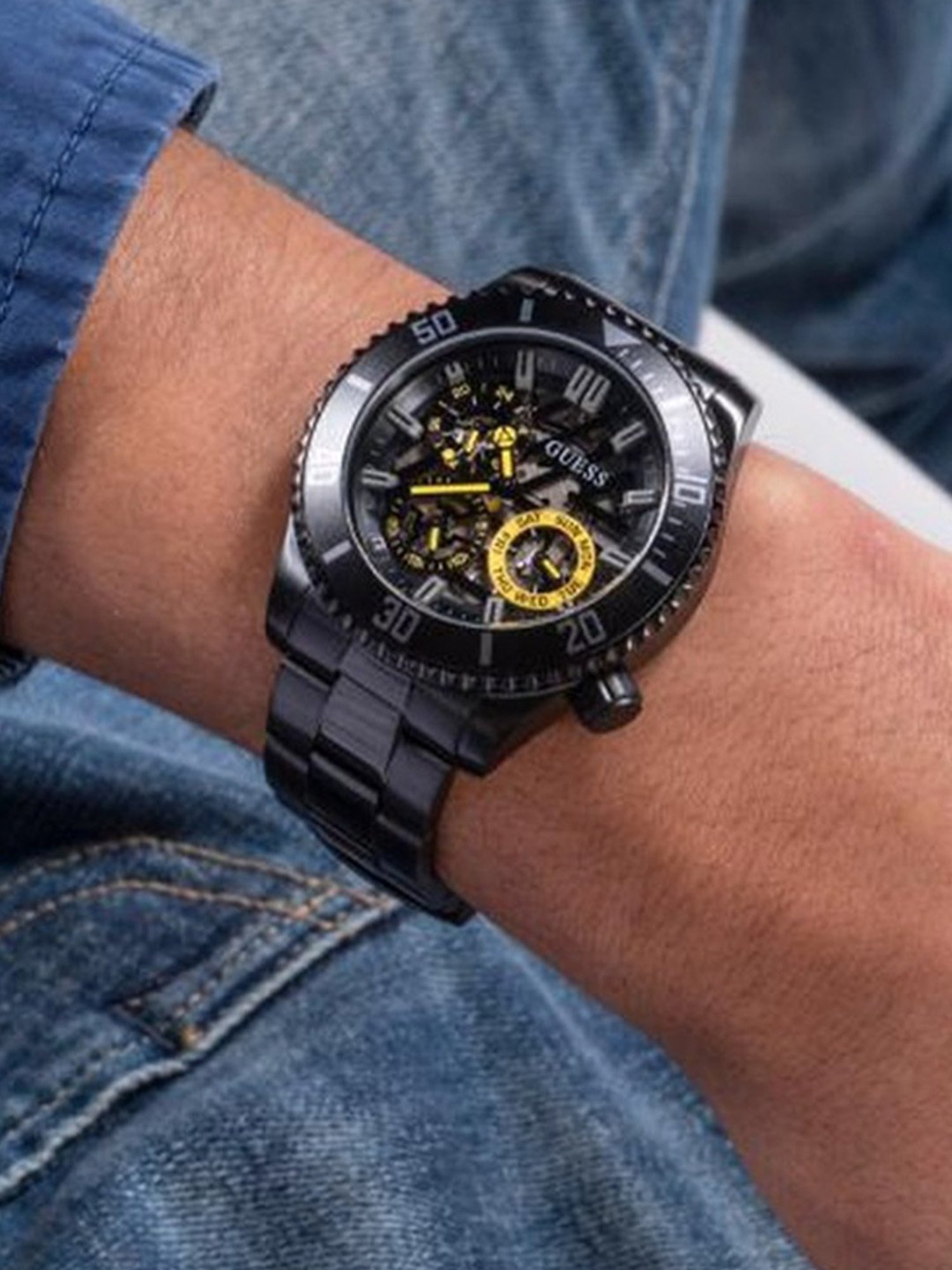 GUESS AXLE Men Round Black Dial Analog Watch - GW0488G3