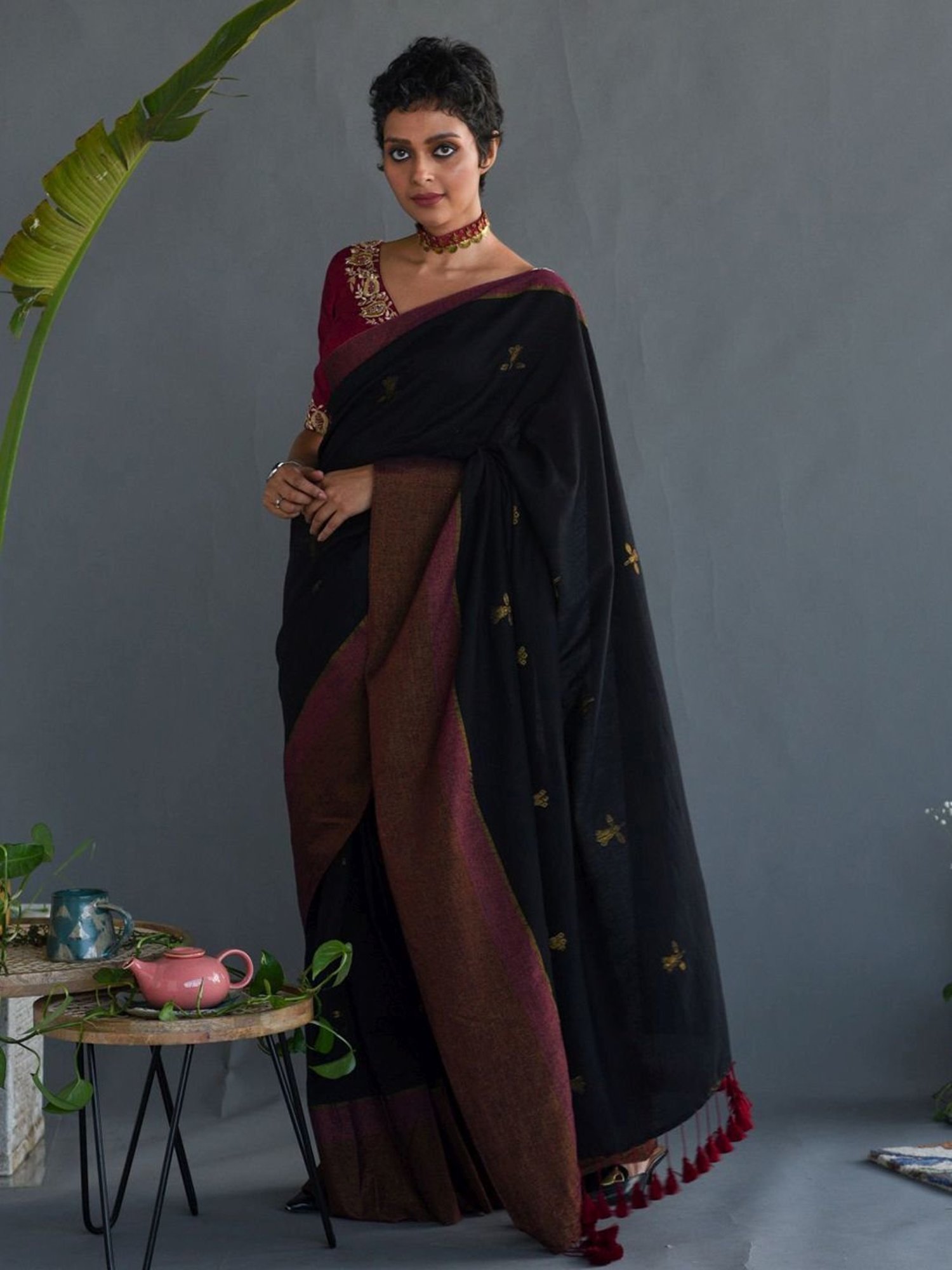 Suta Black Cotton Woven Saree Without Blouse
