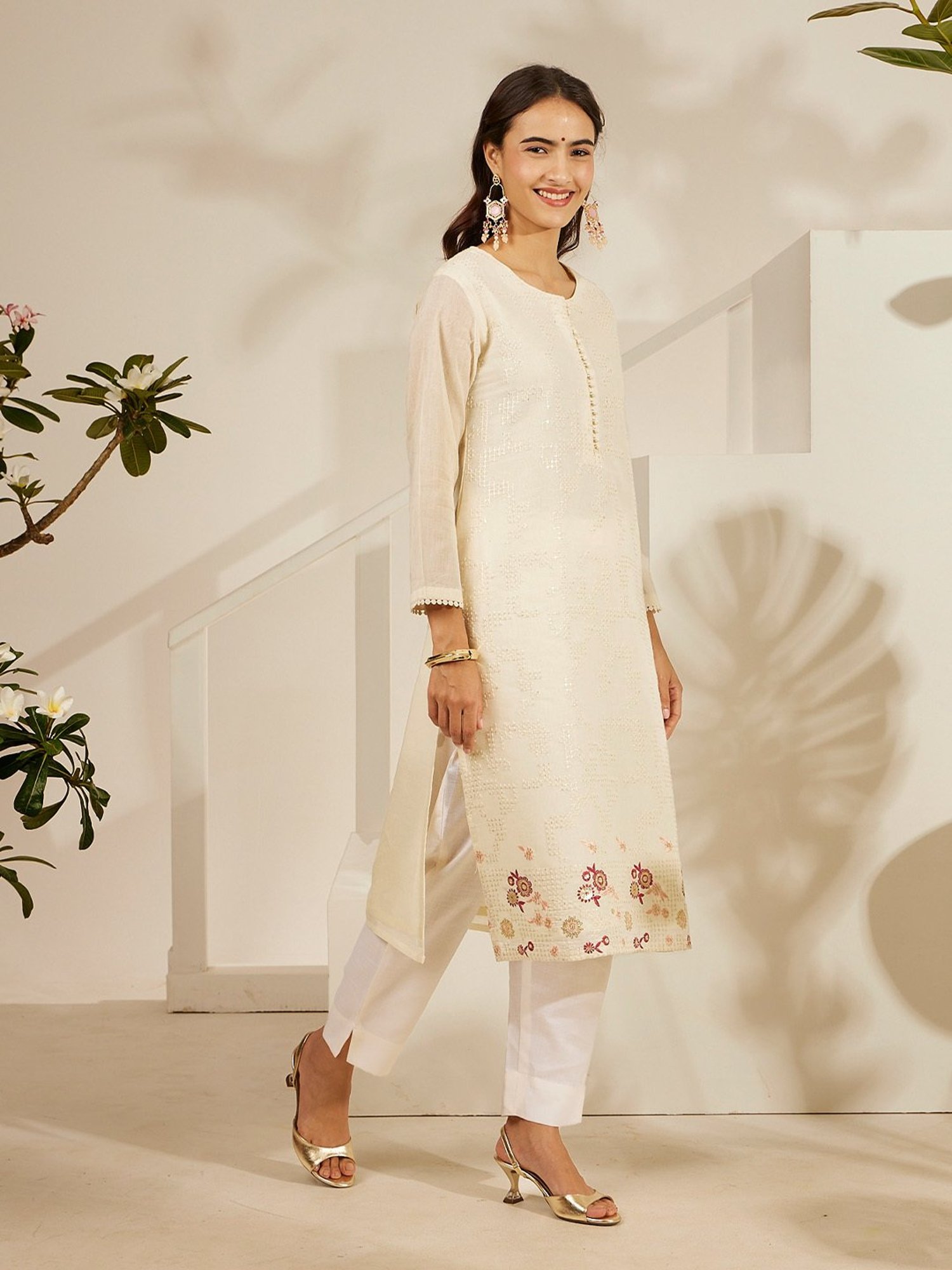 Daali Cream Mul Round Neck 3/4 Sleeves Summery Whites Kurta with Two Pockets
