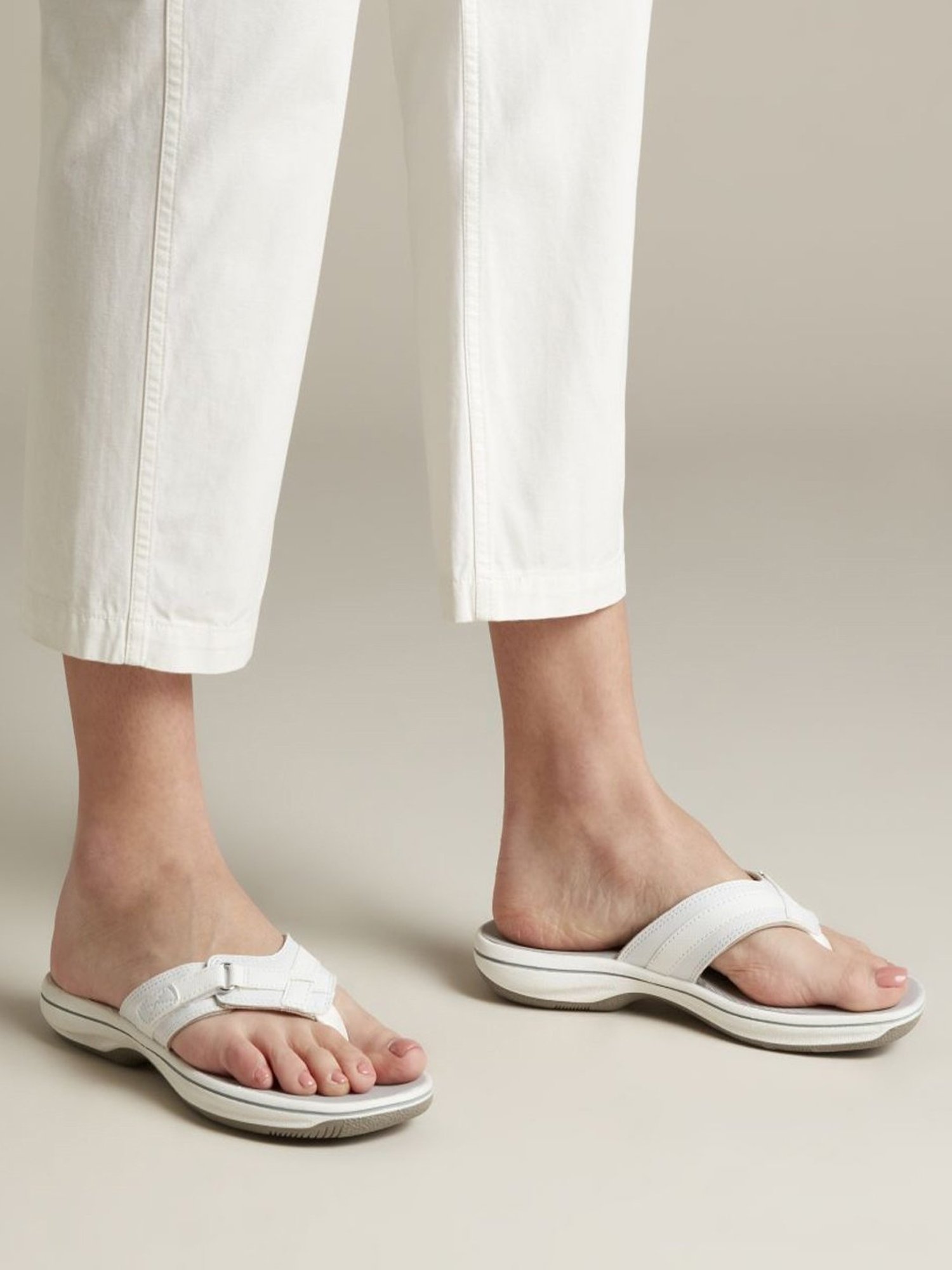 Clarks Women's Brinkley Sea White Thong Sandals