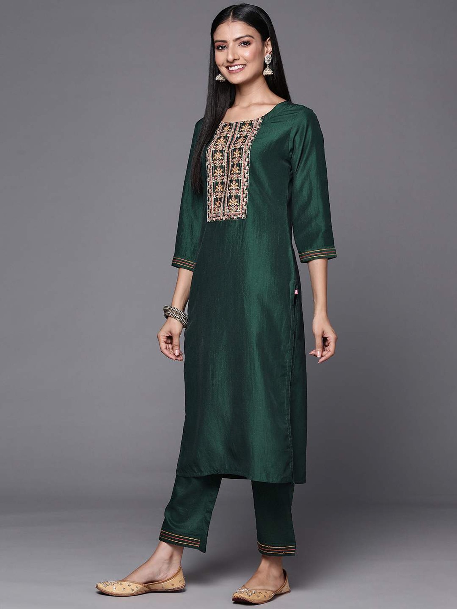 Varanga Green Embroidered Kurta Pant Set With Dupatta