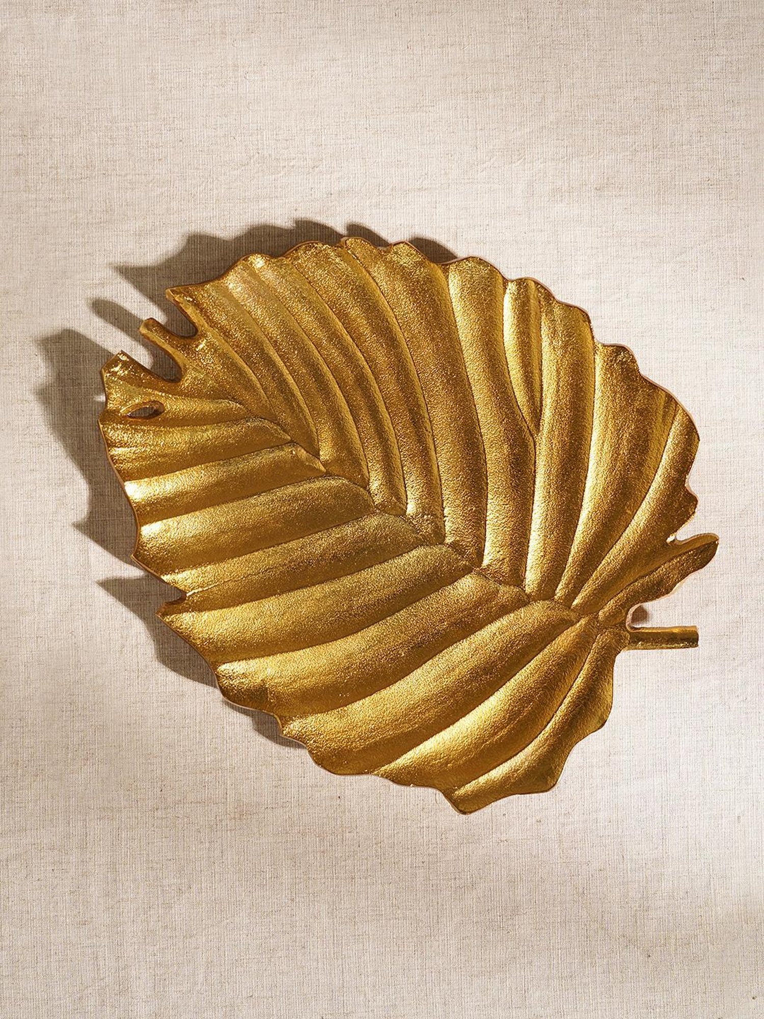 Pure Home and Living Gold Aluminium Textured Decorative Platters