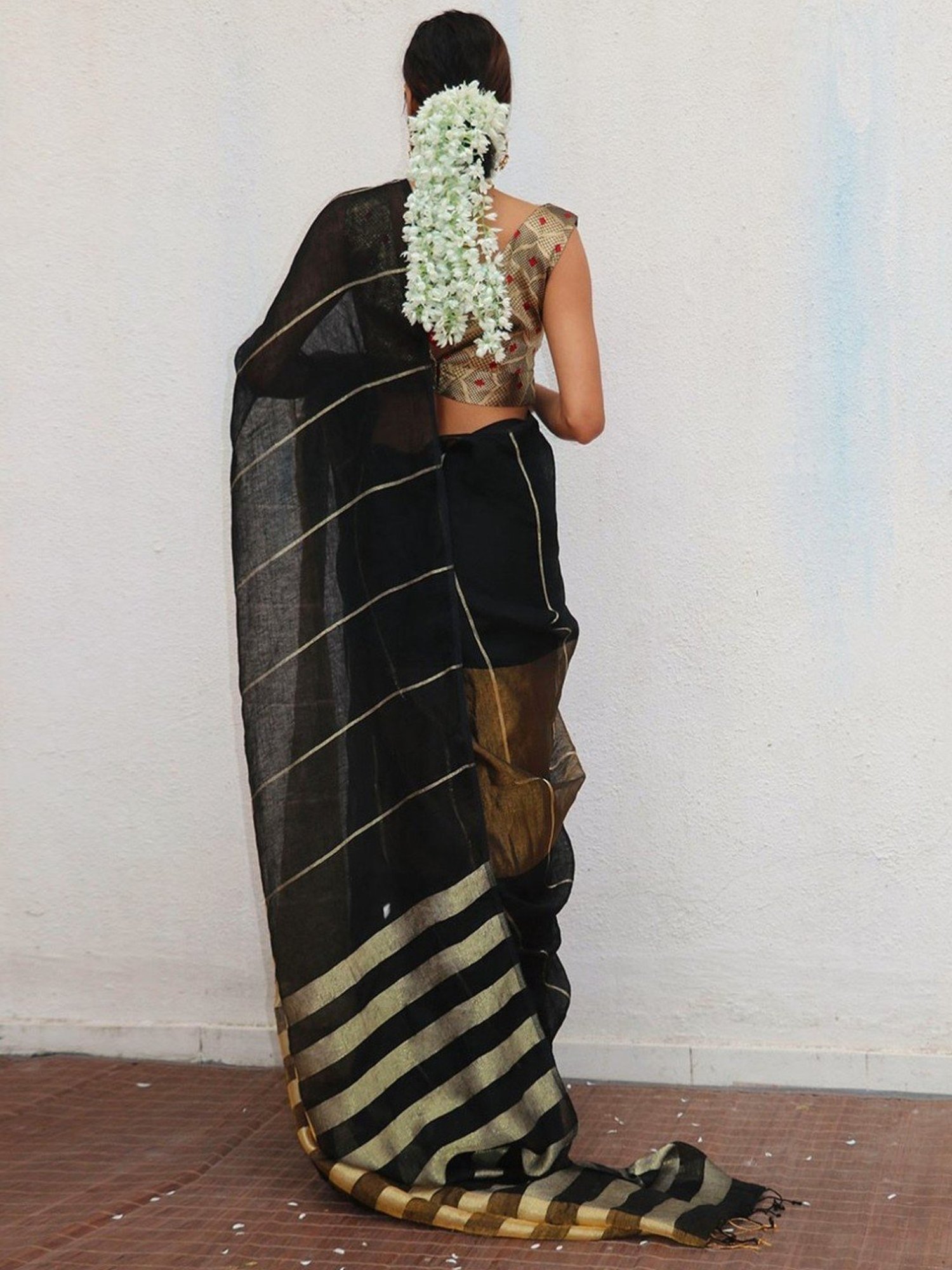 Chidiyaa Black Chandni Raatein Mrinmoyee Handwoven Linen Zari Saree