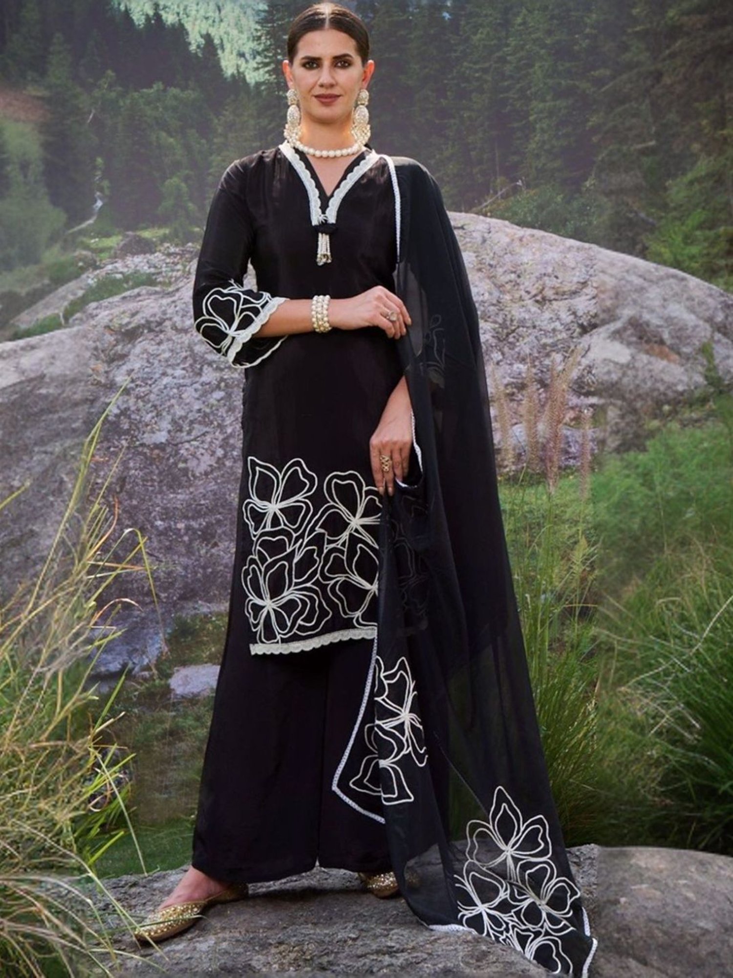 Autumnlane Varidhi Black Embroidered Kurta with Pant and Dupatta