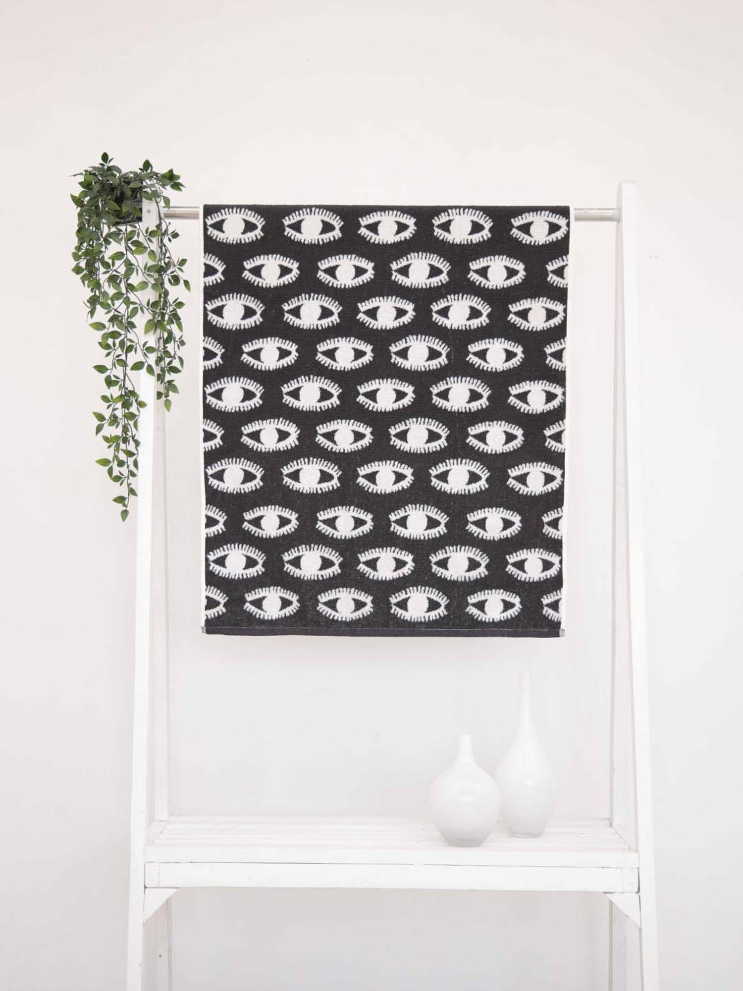 Ariana 'Majestic Reversible' Black Cotton 600 GSM Bath Towel - Set of 1