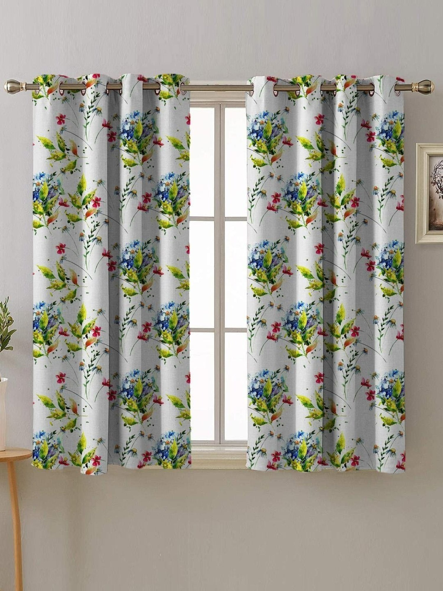 SPACES DRAPE STORY Elegent Floral Green & White Polyester 5 ft Window Curtains - Set of 2