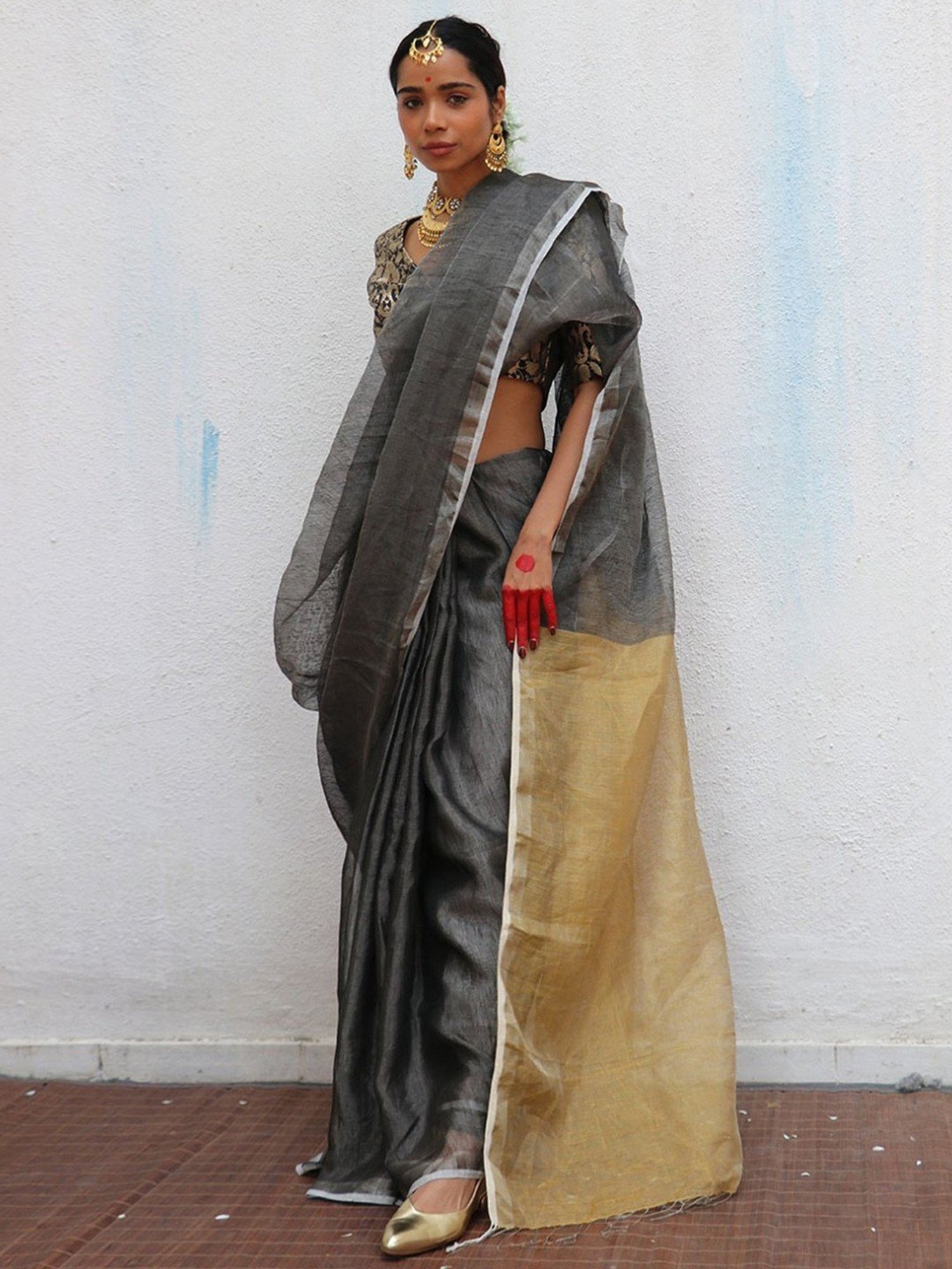 Chidiyaa Grey Chandni Raatein Charulata Handwoven Linen Zari Saree