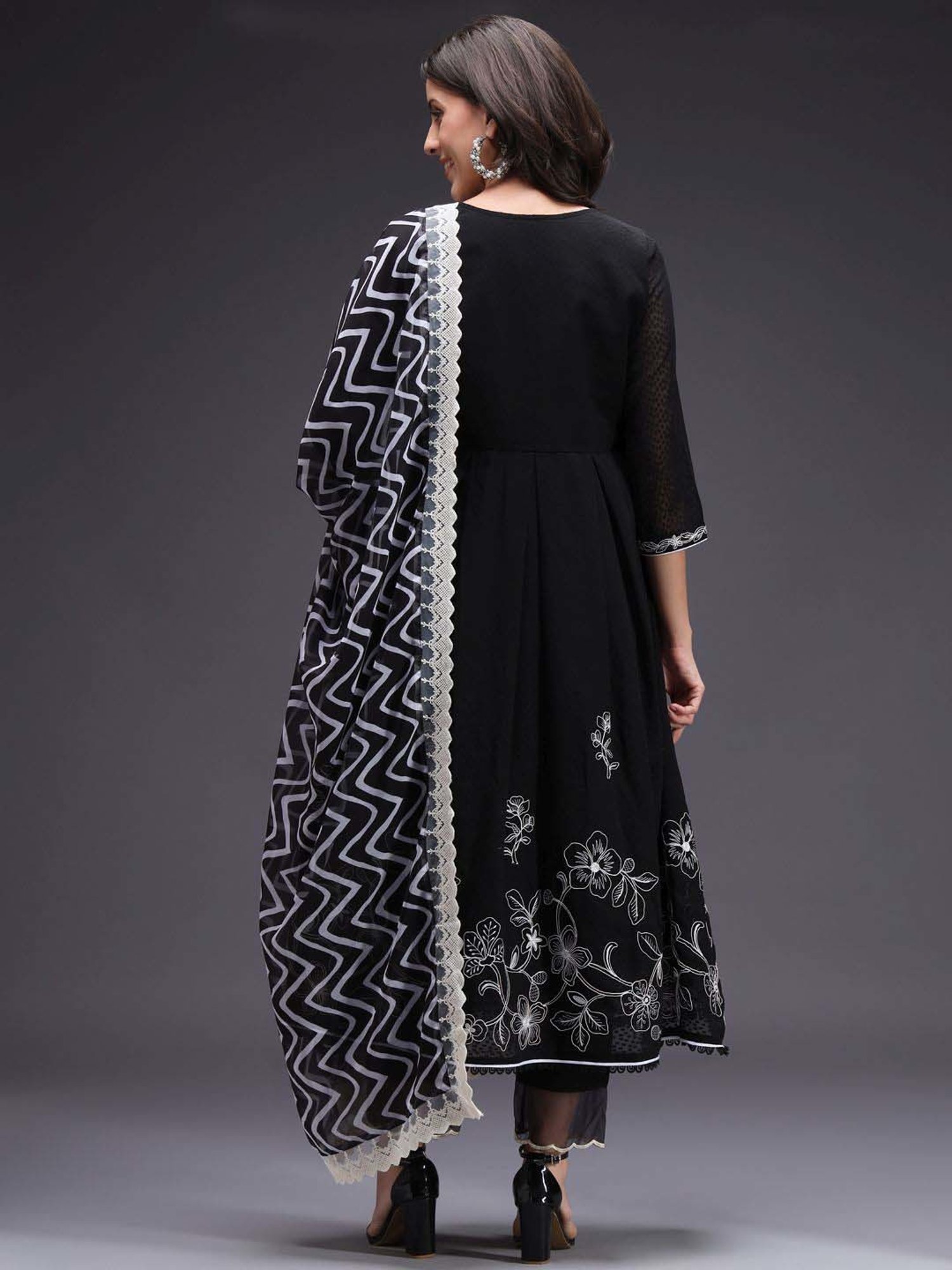 Heeposh Black Embroidered Kurta Pant Set With Dupatta