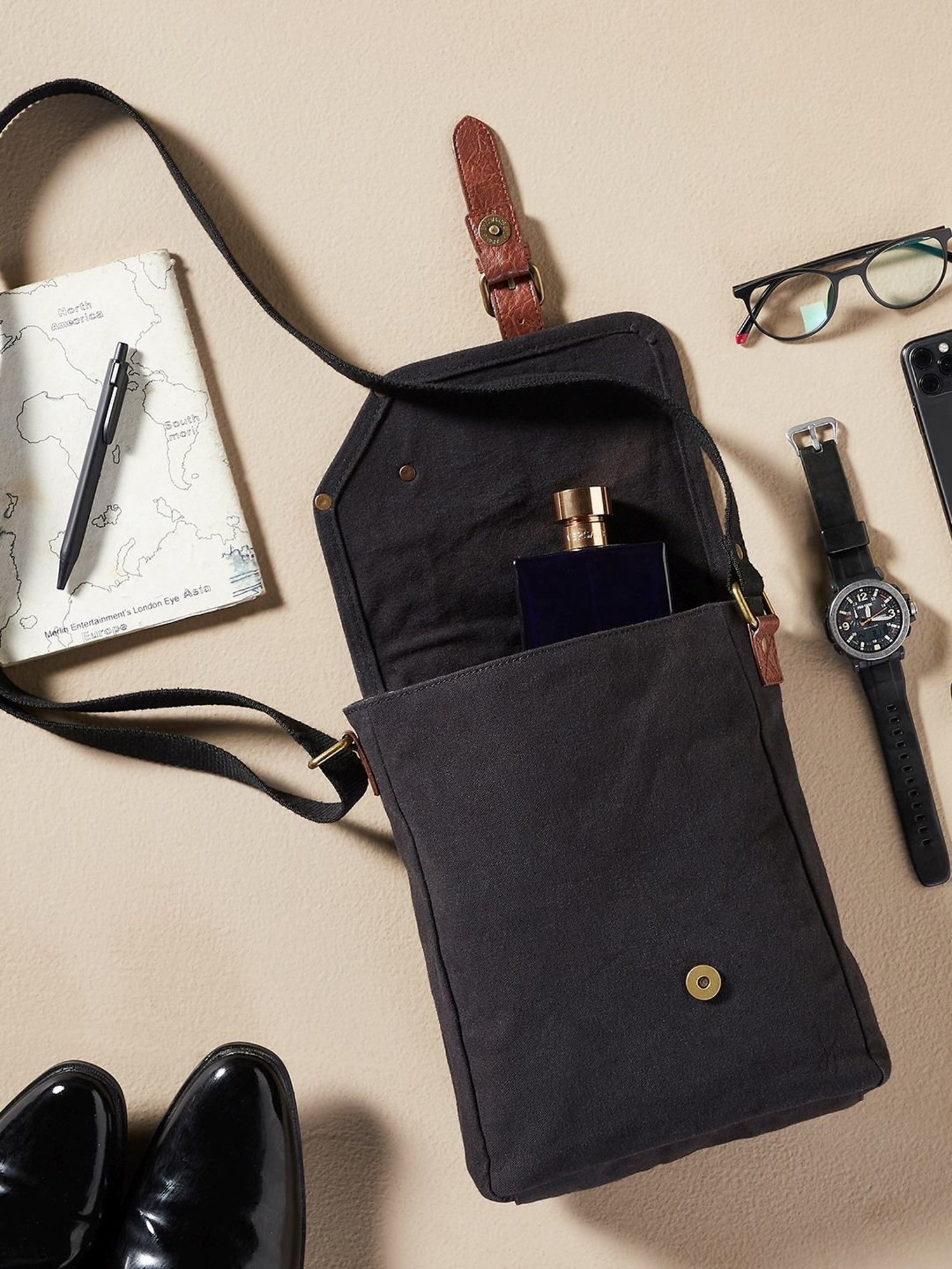 Mona B Black Solid Medium Cross Body Bag