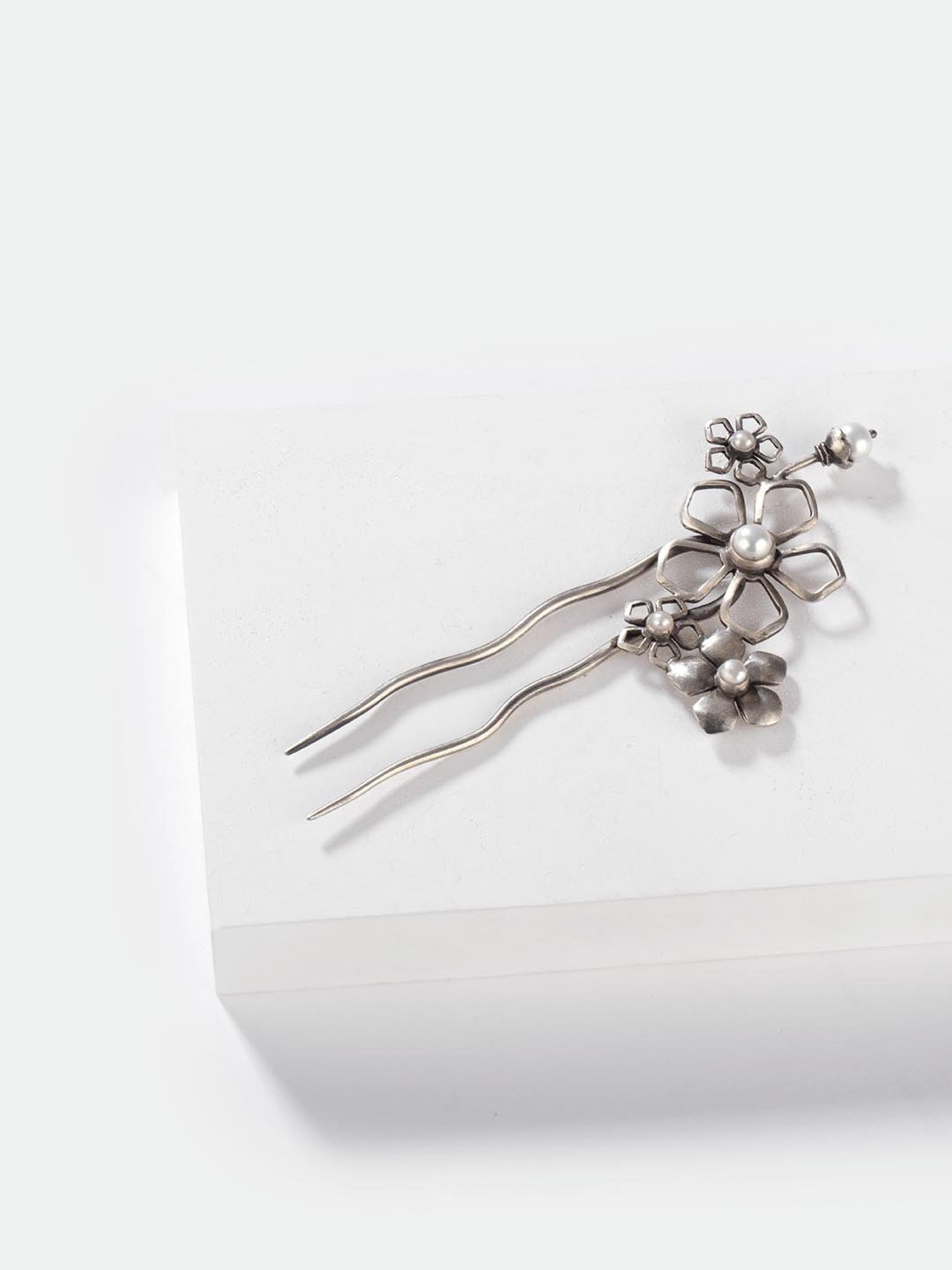 Shaya 92.5 Sterling Silver Freshwater Pearls Betty F Bunstick for Women