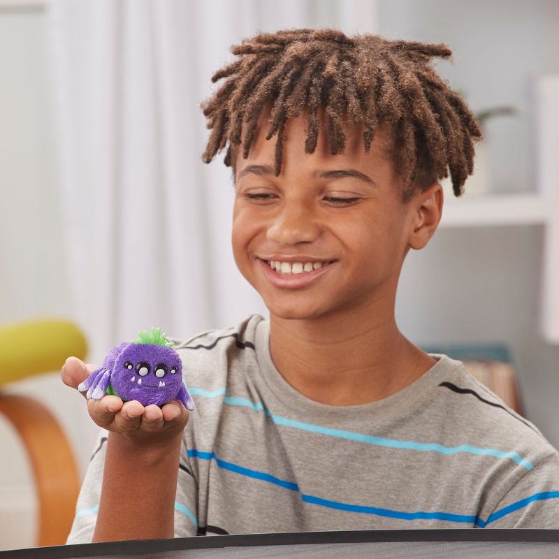 Yellies! Wiggly Wriggles; Voice-Activated Spider Pet;