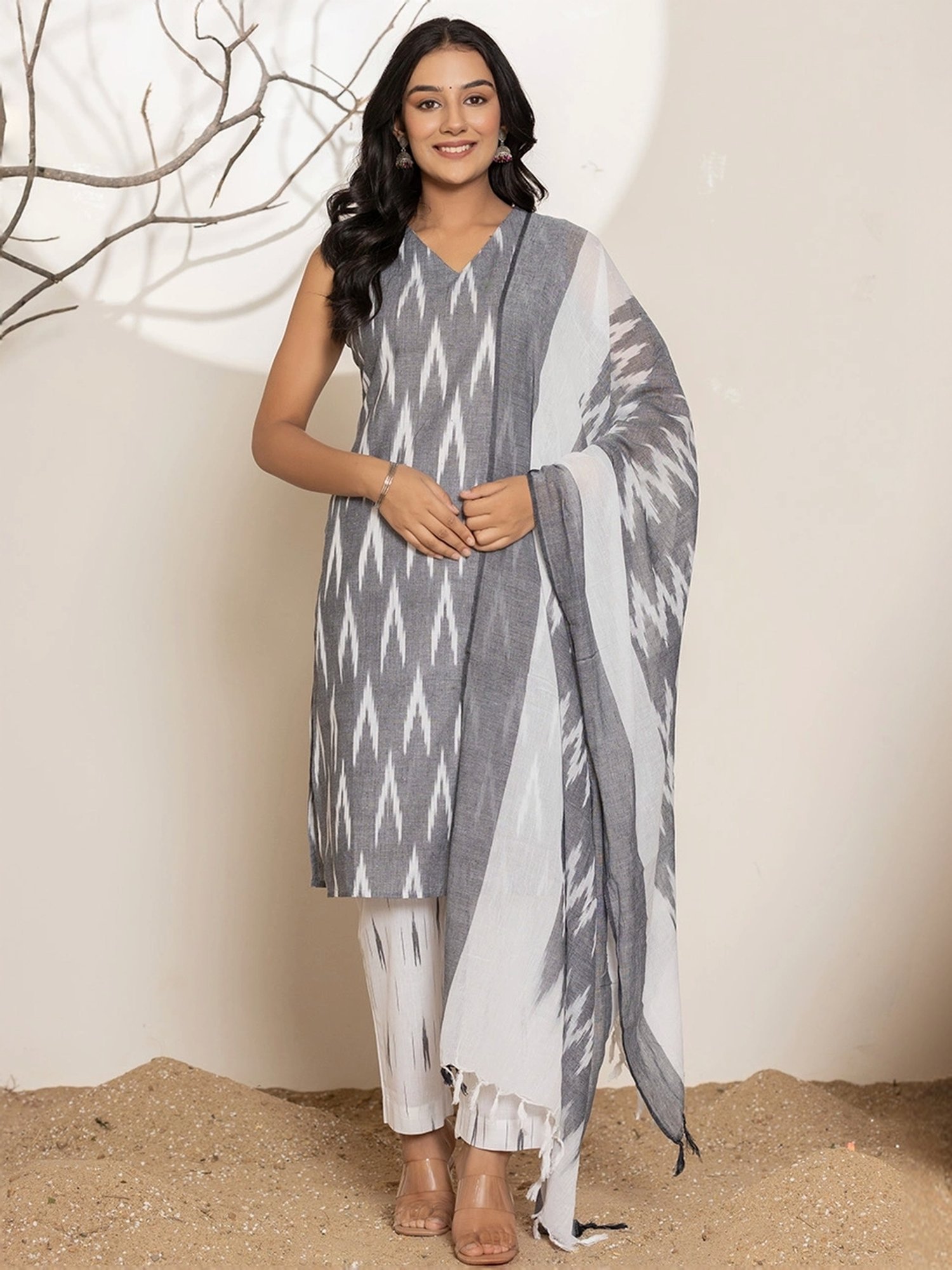 Yufta Grey & White Cotton Printed Kurta Pant Set With Dupatta