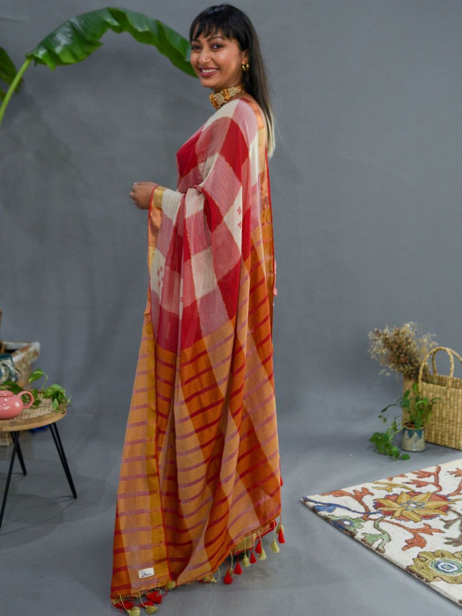 Suta Red & White Cotton Chequered Saree Without Blouse
