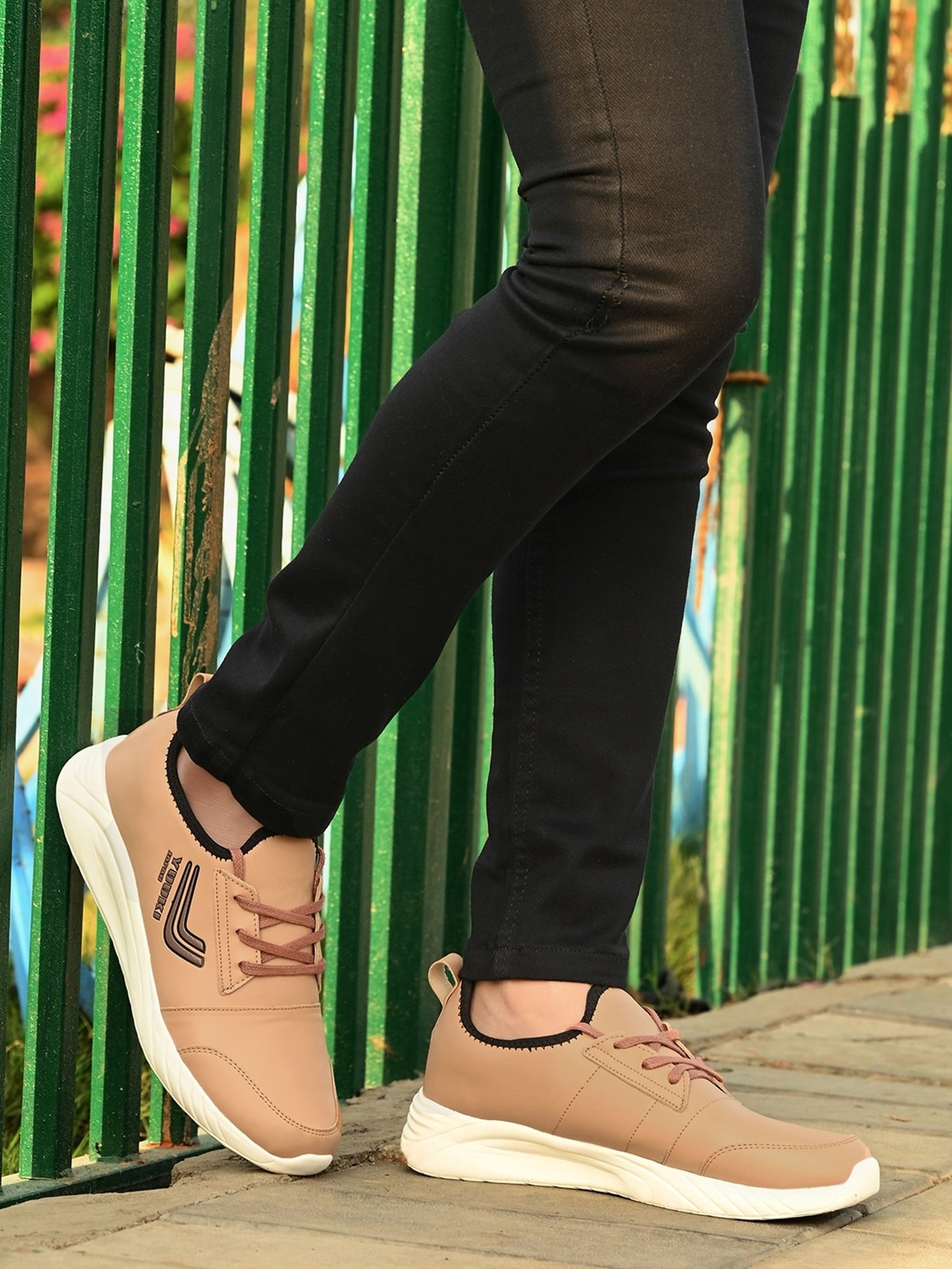 Yuuki Men's Camel Running Shoes