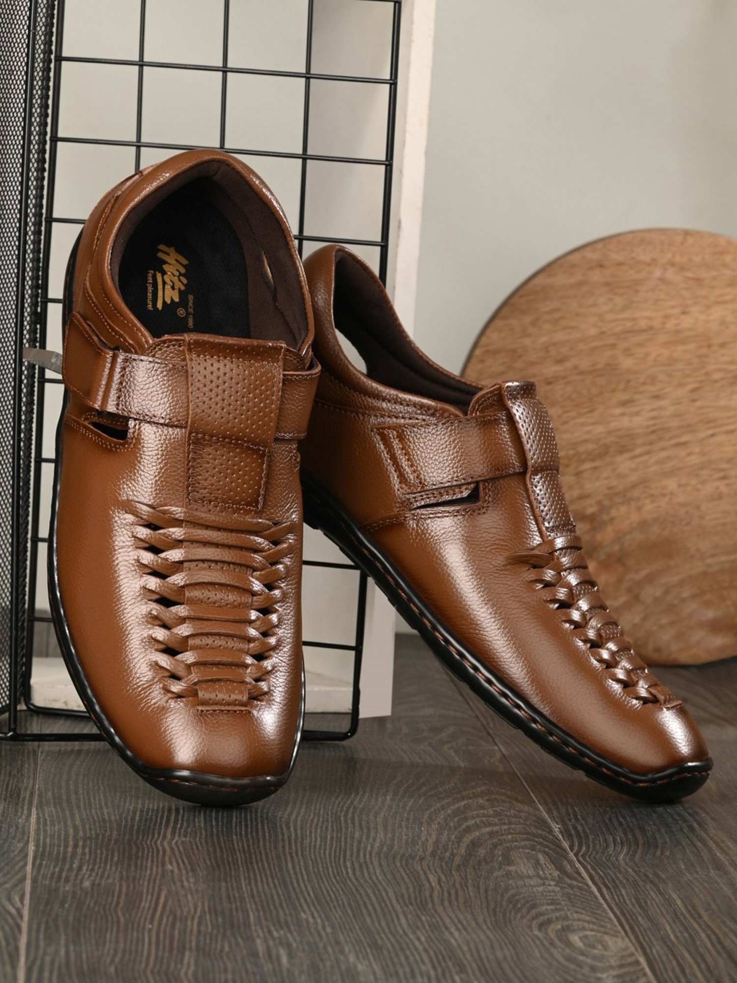 Hitz Men's Tan Fisherman Sandals