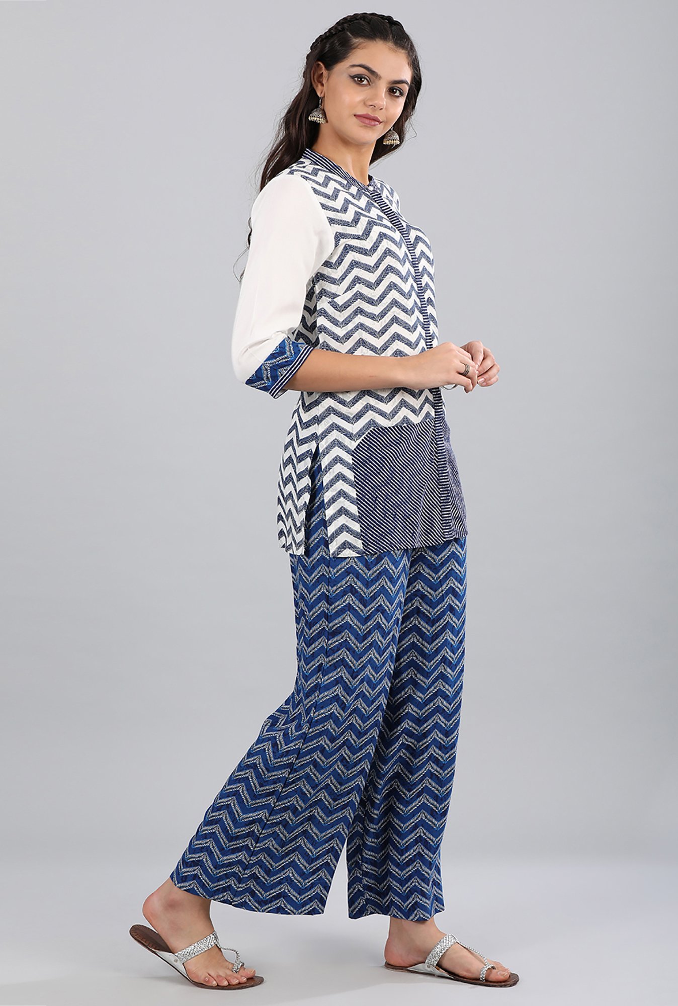 Aurelia Navy Band Neck Printed Gilet