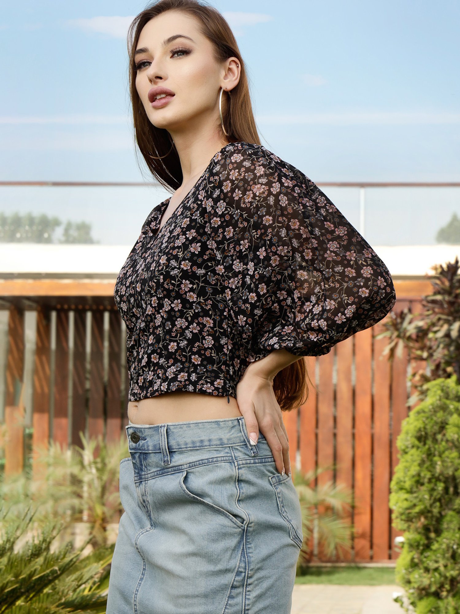 Sera Black Printed V-Neck Top