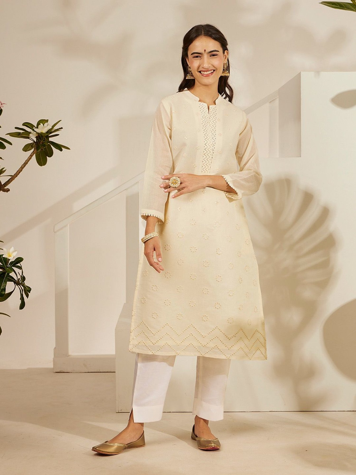 Daali Cream Mul Mandarin Collar 3/4 Sleeves Summery Whites Kurta with Two Pockets