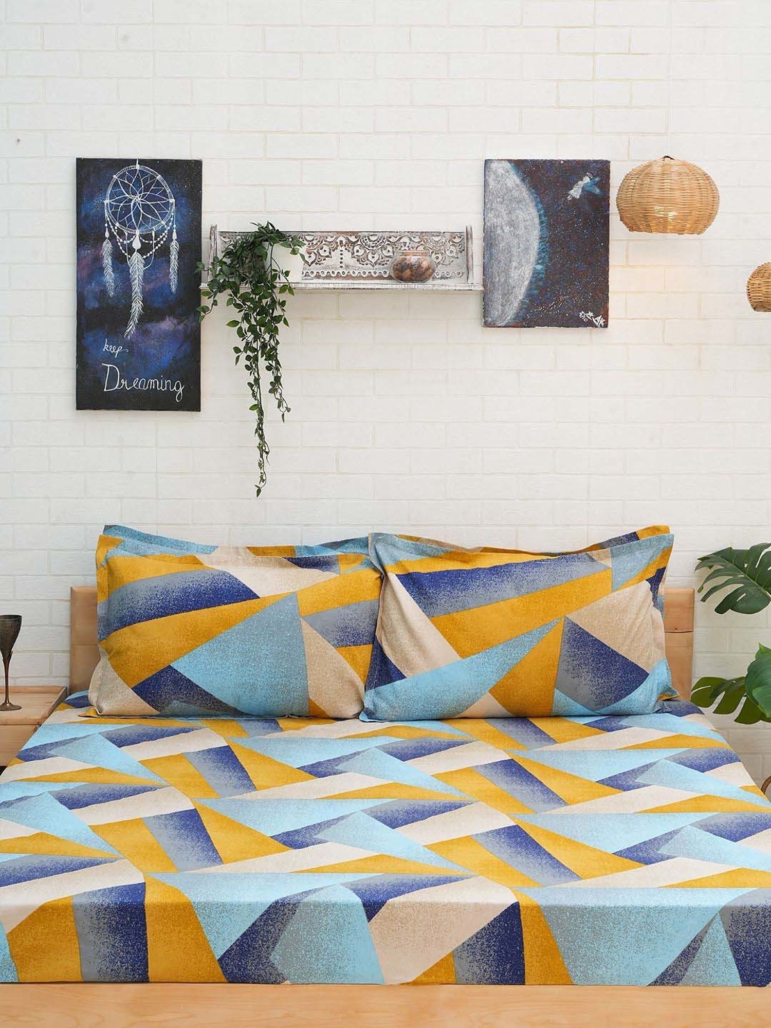 Ariana Multicolor Microfibre 140 TC King Bedsheet with 2 Pillow Covers